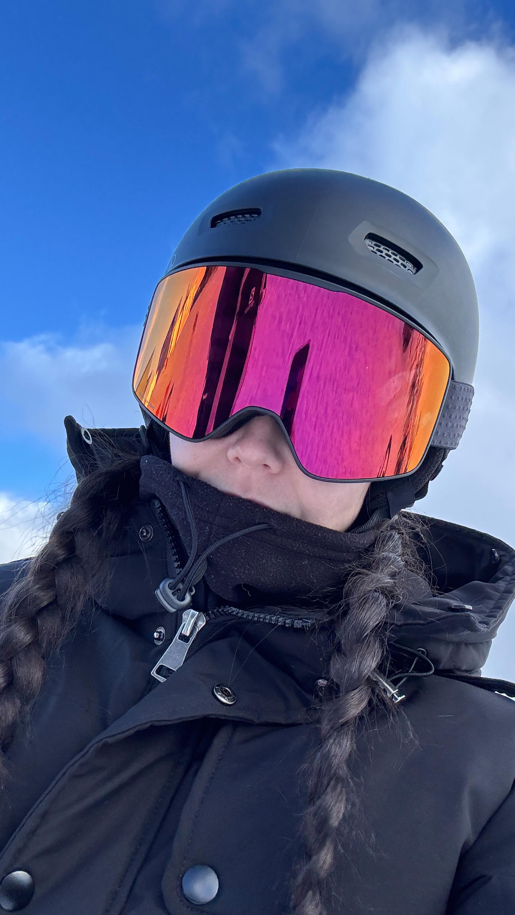 Tu te reconnais dans ces phrases ?
❌ “J’en ai pas besoin, je me sens déjà bien”
❌ “J’y crois pas”
❌ “La prépa mentale, c’est pas pour moi”
❌ “Je n’ai pas le temps”
❌ “Ça ne marchera pas sur moi”
❌ “Les blessures, c’est juste physique”
❌ “Si j’échoue, c’est que je n’ai pas travaillé assez”
❌ “Je ne suis pas assez bon”
Ces croyances peuvent te freiner… même si tu ne t’en rends pas compte.
Je te montre comment les dépasser pour libérer ton potentiel.
1️⃣ “Je peux y arriver seul”
Oui, mais ça prend du temps… beaucoup de stress et des objectifs ratés avant.
Je t’aide à prendre du recul, identifier ce qui te freine et progresser plus vite.
2️⃣ “J’y crois pas”
Autrement dit, tu doutes de ta capacité à évoluer ? Pas de problème !
Même dès la première séance, tu verras l’impact concret sur ton bien-être et tes performances.
3️⃣ “C’est pour les pros”
Faux ! La préparation mentale est pour tout le monde, surtout ceux qui pensent ne pas en avoir besoin.
4️⃣ “Je n’ai pas le temps”
Faux. Tu n’as peut-être pas encore assez mal ou assez rater pour te remettre en question mais 1h toutes les deux semaines suffit pour faire une vraie différence.
5️⃣ “Ça ne marchera pas sur moi”
On parie ? C’est la partie rationnelle de ton cerveau qui cherche à te rassurer et te laisser dans tes difficultés actuelles…
6️⃣ “Les blessures, c’est juste physique”
Le corps et l’esprit sont liés. On explore ensemble comment tes émotions peuvent freiner ta guérison. Et on trouve 🙂
7️⃣ “Si j’échoue, c’est que je n’ai pas travaillé assez”
Ou alors tu vas encore plus t’épuiser et te faire mal…
La performance, ce n’est pas que le travail : repos, récupération et état émotionnel comptent autant. Tu le sais peut-être, mais est-ce que tu le fais vraiment ?
8️⃣ “Je ne suis pas assez bon”
Si tu penses ça, tu as déjà perdu d’avance…
La confiance se travaille. On réécrit ton dialogue intérieur.
Les croyances limitantes sont normales, mais elles ne doivent pas t’empêcher d’avancer.
📲 Réserve ta séance de déblocage dès maintenant et passe un cap #performance #preparationmentale