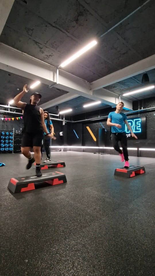 STEP practice with @tobias_jamesx and Abigail
CLASSES COMING SOON!
#Stepclass #step #vitalconditioning #vcpt #groupfitness