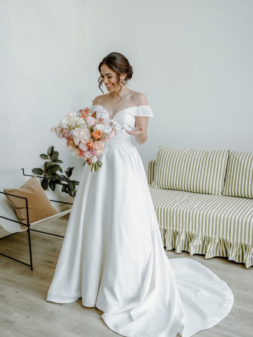 A real bride. A real moment. A gown made for the day she’ll remember forever🤍
#bride #beauty #elegant #love #whitedress