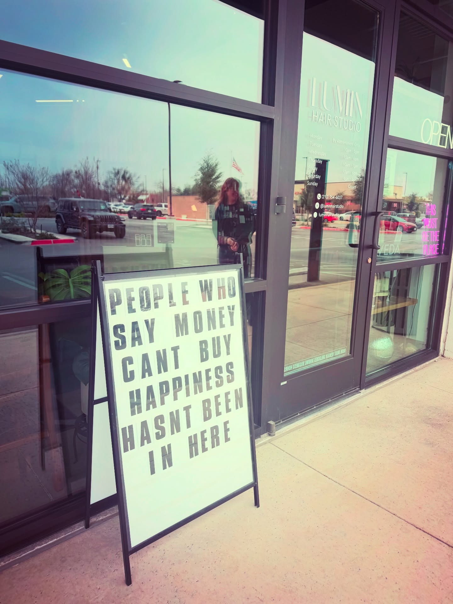 No, no they hasn’t ever done did go in here 🤠
Come see what the fuss is about 🤘🏻
Need a Valentines gift sure to make her smile?
Come in and grab a gift card - it’s sure to fit 💌
#sidewalksign #avedastylist #luminhairstudio #valentinesgift