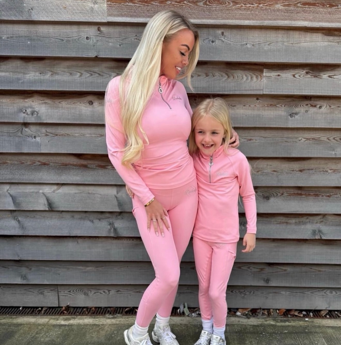 20% OFF Dakota in our End of Season Sale!
Be quick — these colours will not be restocked. Once they’re gone, they’re gone!
🩷 Milkshake Pink – 20% OFF
💙 Navy & Beige – 20% OFF
🤍 Taupe & Gold – 20% OFF
💚 Mint & Silver – 20% OFF
🖤 Black & Royal Blue – 20% OFF
Shop in store before your favourite sells out!