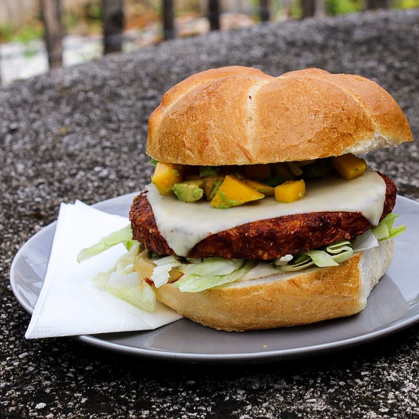 V E G I E - B U R G E R
Es ist soweit. Ab sofort können auch Vegetarier leckere Burger bei uns genießen!😍