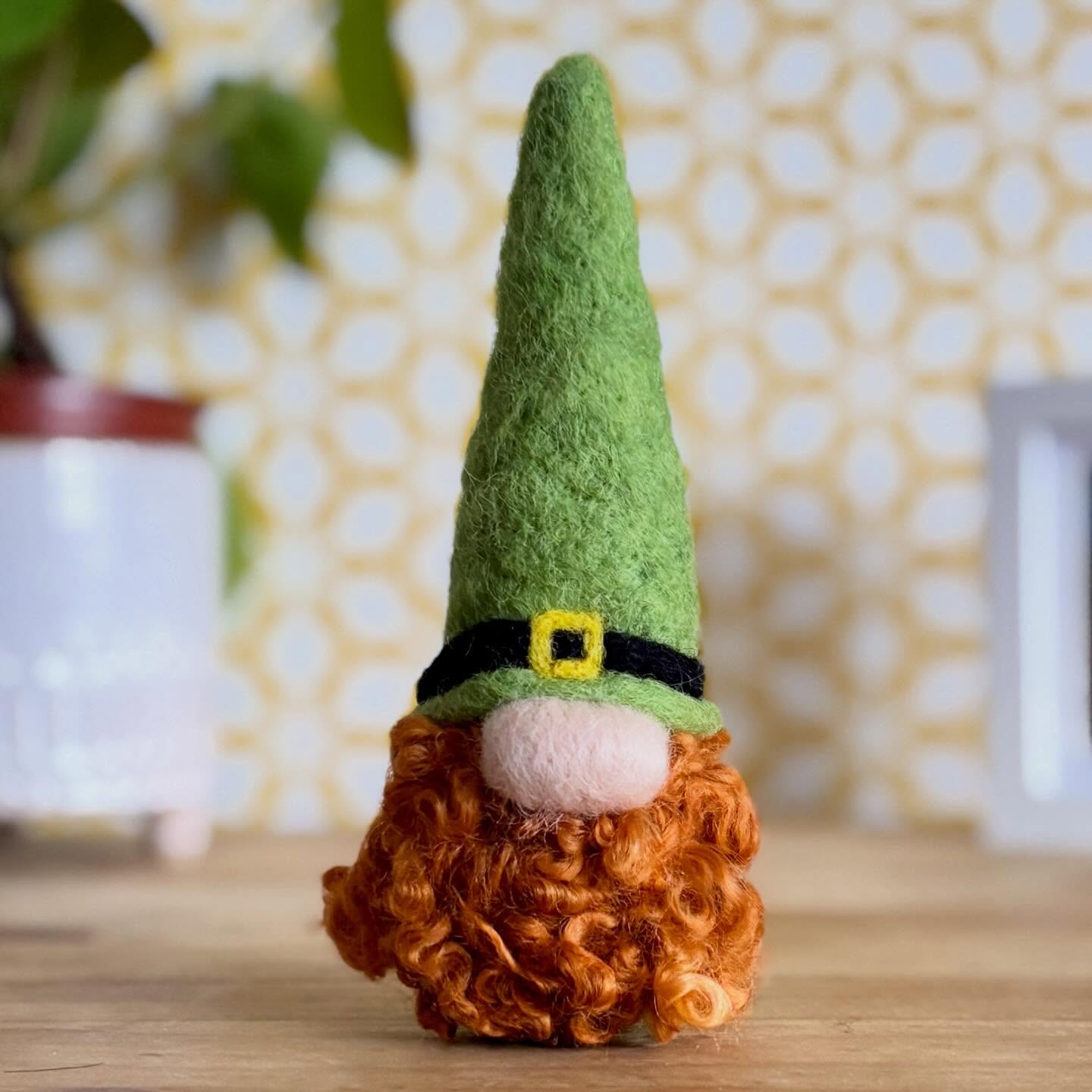 I’ve finally got round to listing this little leprechaun gonk in my @folksyhq shop! There’s also a mini one available which seems to have a huge beard! 😁
Both needlefelted with wool and perfect for St.Patrick’s Day.
https://folksy.com/find/item/8613372-Handmade-Needle-Felted-Leprechaun-Gonk-Lucky-Irish-Tomte
#needlefelted #leprechaun #gonk #folksyseller #folksyshop