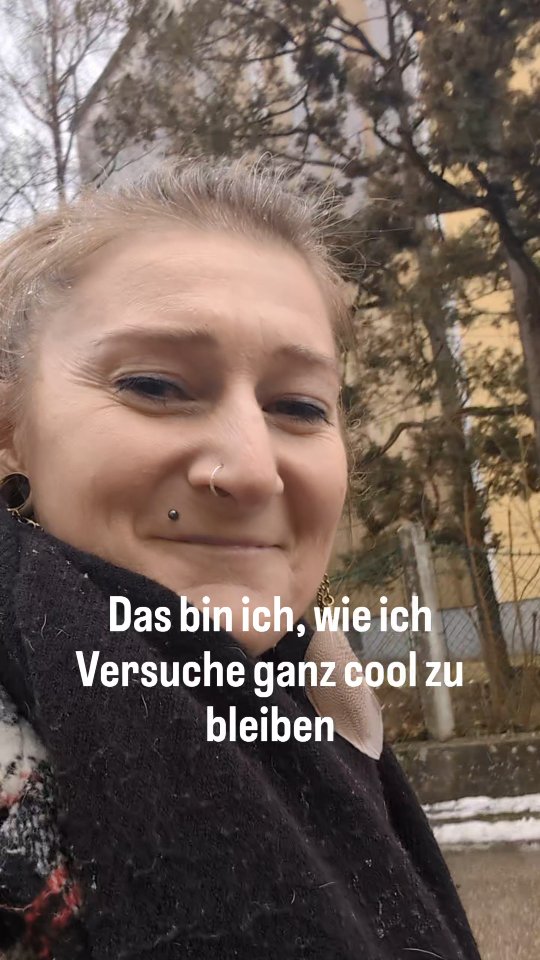 ✨Mission Reh-Gal ✨
Vöcklabruck, mach dich bereit! Ich habe mich am Stadtplatz eingeschlichen und offiziell mein neues Quartier im Reh-Gal Concept Store (Kleinstadt Biotop) markiert. 😅❤️
Ab dem 03.03. 2026 findet ihr dort meine handgefertigten Unikate natürlich mit meiner besonderen Zero waste "Heuverpackung"!
🌾✨
Warum das Reh-Gal?
Weil es ein Ort mit Seele ist. Hier wird Handwerk gefeiert und die Liebe zum Detail steckt in jeder Ecke. Es ist mehr als nur ein Laden – es ist ein Ort der Begegnung für alle, die das Besondere suchen. Ich bin unendlich happy, nun Teil dieser wunderbaren Gemeinschaft zu sein! 🌿🧡
Was euch dort erwartet:
🌿Micro-Makramee Kunstwerke
🌿Handgefertigte Unikate
🌿ganz viel Liebe zum Detail ❤️
🌿eine Extraportion positive Energie.
Egal ob ihr Makramee, Messingschmuck oder einfach nachhaltige Geschenkideen sucht – kommt vorbei und besucht mein neues Regalfach. 🌿🧘♀️
📍 Wo? Reh-Gal Concept Store im Kleinstadt Biotop, Vöcklabruck
🗓️ Wann? Ab 3. März 2026
Ich freue mich riesig auf euch!
Eure Katharina 🙋♀️
#AranyasArt #Vöcklabruck #RehGal #HandmadeInAustria #kleinstadtbiotop NachhaltigerSchmuck GemstoneJewelry SlowFashion