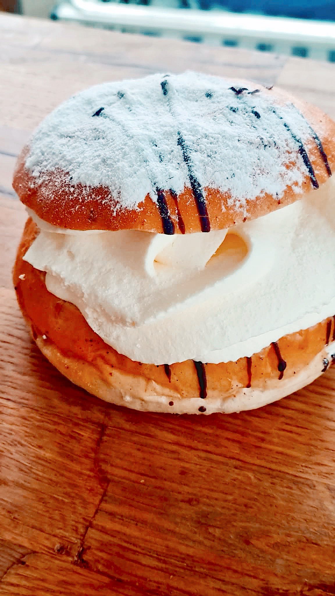17/2 – Save the date.
Semlor incoming.
…För att februari förtjänar lite fluff!
#MorrisAndBens #Frukostleverans #Företagscatering #Semlaleverans #Frukostpåjobbet