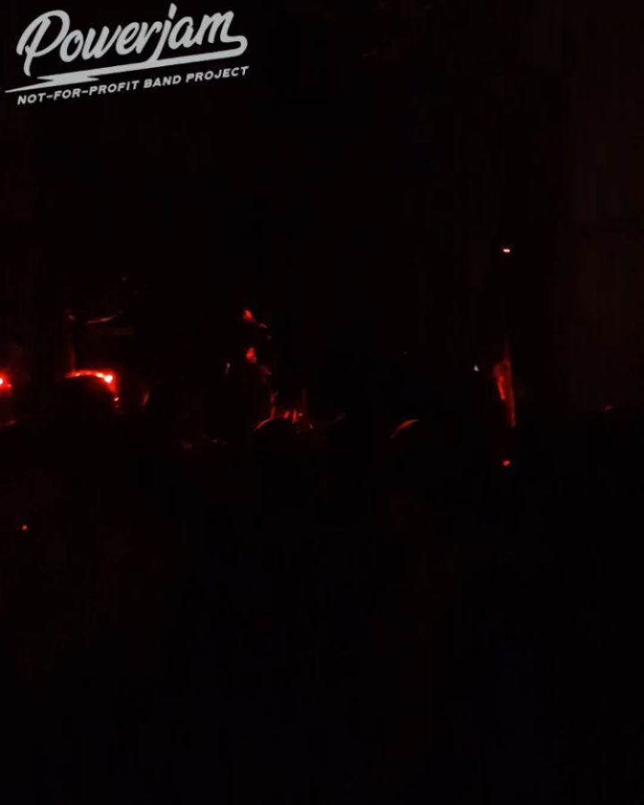 What a show from Powerjam bands 'Bunch of Noise' and 'MadTalk'! The energy onstage last night's @afc_soundcheck was insane! Swipe for photos and more videos.
@afc_heathamhouse #heathamhouse #soundcheck #powerjambands #powerjambandproject #twickenham