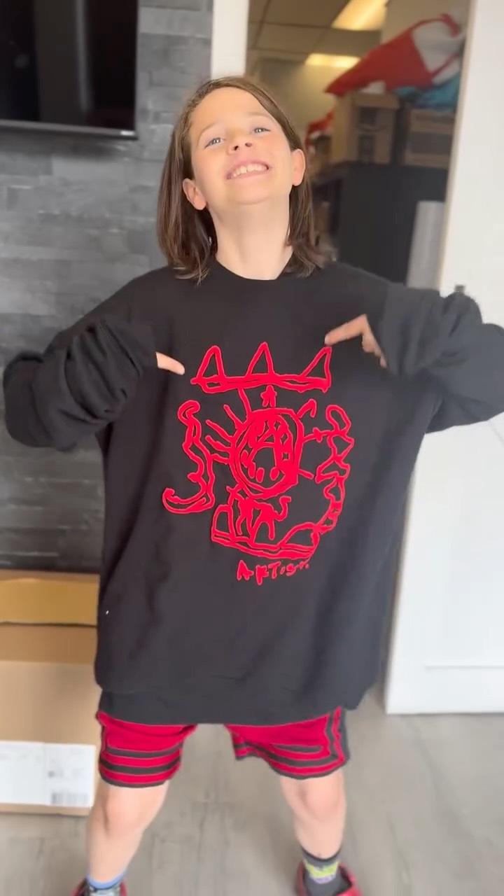 🎨✨ New Collection by a 10-Year-Old Visionary ✨🎨
“My art is to make people feel happy when they wear it.” — The Artist 💬
Introducing the latest hand-drawn, Basquiat-inspired designs by our young creative, whose mission is simple: spread joy through wearable art.
Each tee is a burst of imagination, color, and meaning — digitized by him and designed to lift your spirit while making a statement.
🛍️ Shop the new drop now: www.thehomanbrand.com
👑 One-of-a-kind pieces. Made with heart. Worn with pride.
#HappyInMyTee #TheHomanBrand #BasquiatInspired #SupportYoungArtists #WearableJoy #10YearOldDesigner #ArtWithPurpose #artisthoman #StreetwearFromTheHeart