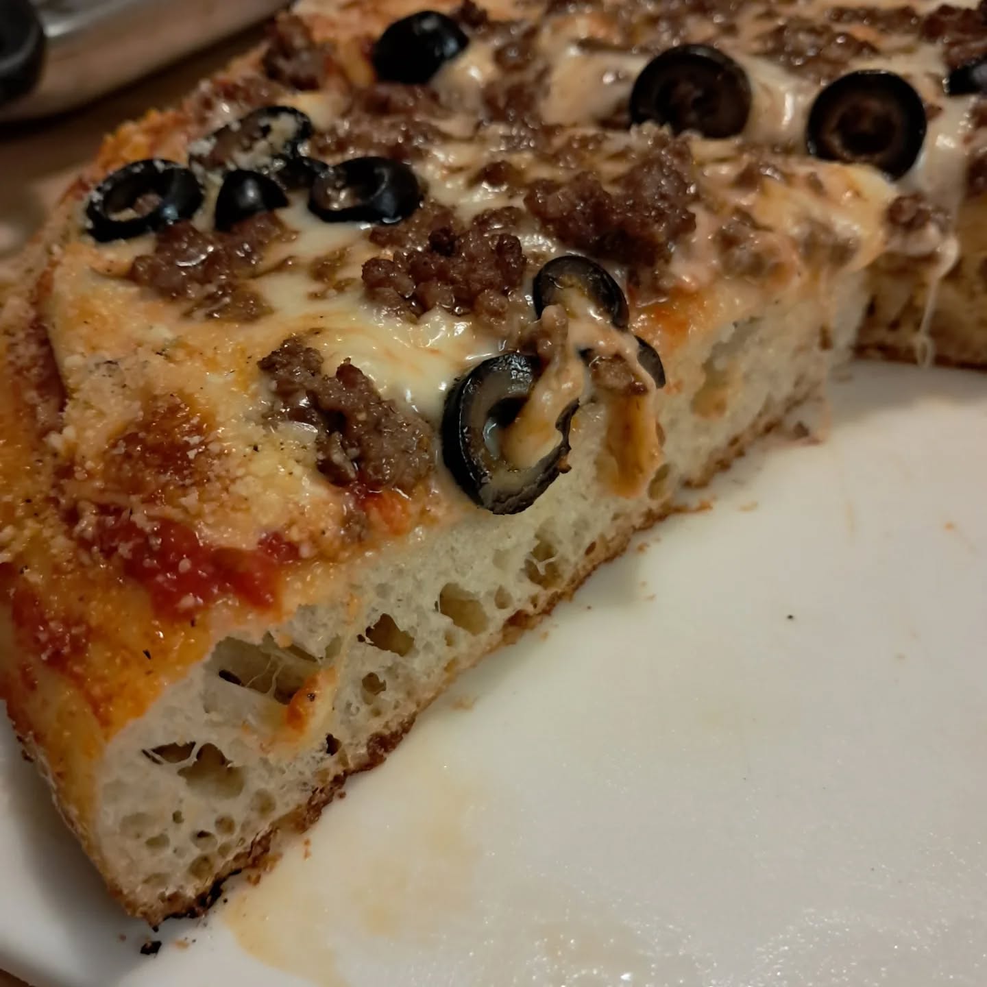 It was pan pizza time at the house yesterday. I was wondering how my neapolitanish dough would work as a pan pizza 🍕 Turns out not too shabby at all. I think I'd modify my recipe to include oil in the dough as that just adds a textural element I like, but everything cooked up pretty good. Toppings evenness...well we won't talk about that, but there was plenty of cheese and the under carriage was nicely golden.