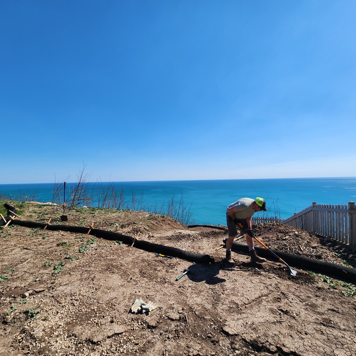 NRE conducting slope stabilization along a bluff on the Lake Michigan shore.
#nativerangeecological #bluff #restoration #stabilization #nativevegetation