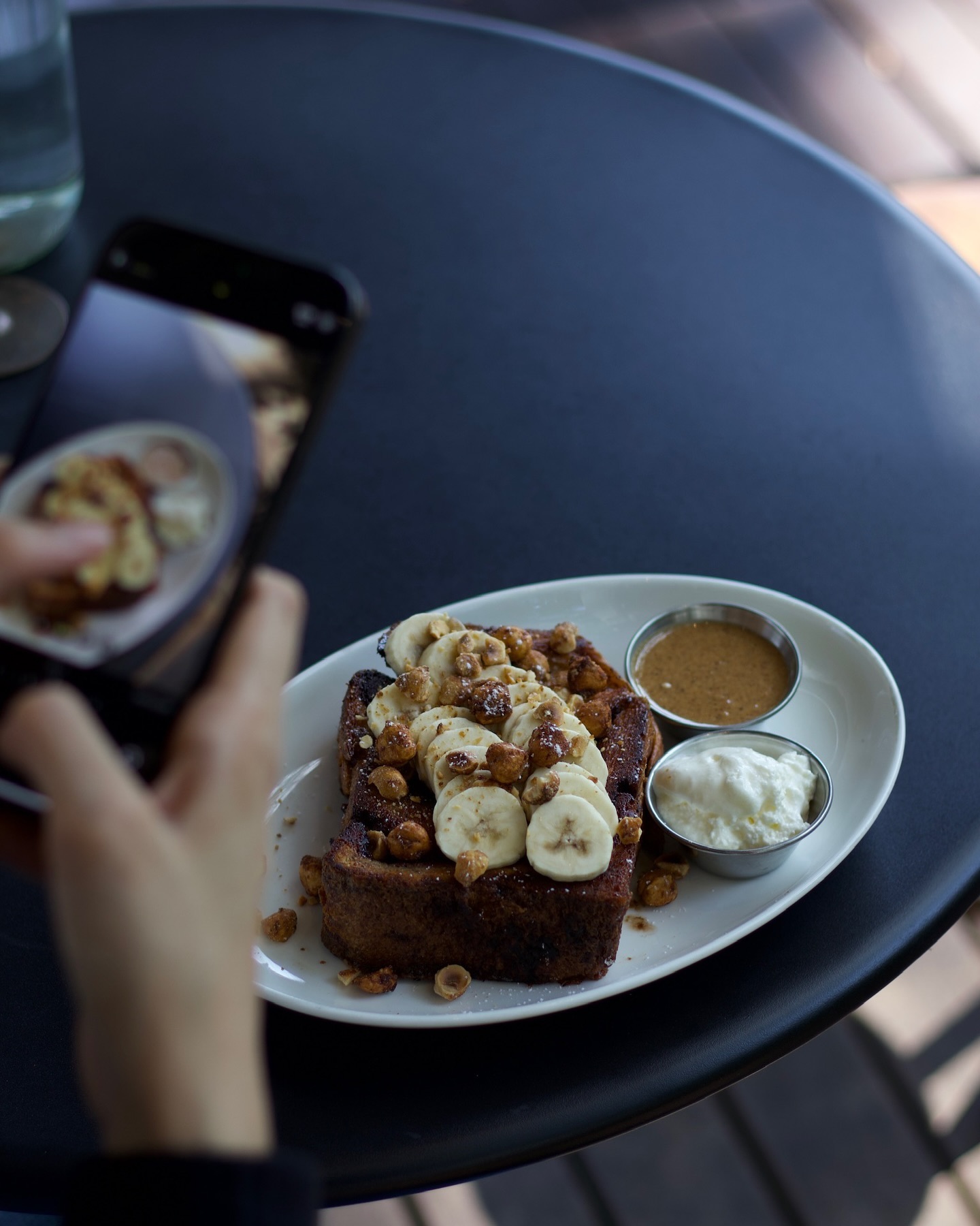 This isn't your average french toast — In-house chocolate babka, super addictive candied hazelnut, creamy almond butter, bananas & fresh cream. 👀
All ready for the 'gram and your tummy! 🤪