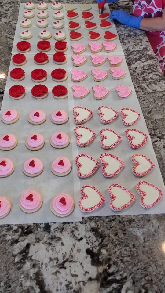 Valentine’s Day is looking extra sweet around here 💕🍪
Our sugar cookies are in full swing and honestly… we can see why they’re one of your favorites 😌
Classic designs or fully custom — we’ve got you.
If you still need a last-minute Valentine’s treat, send us a message before spots fill up 💘
#ValentinesTreats #SugarCookies #ButtercreamCookies #LibertyHillTX
#TheTreatBoxTX