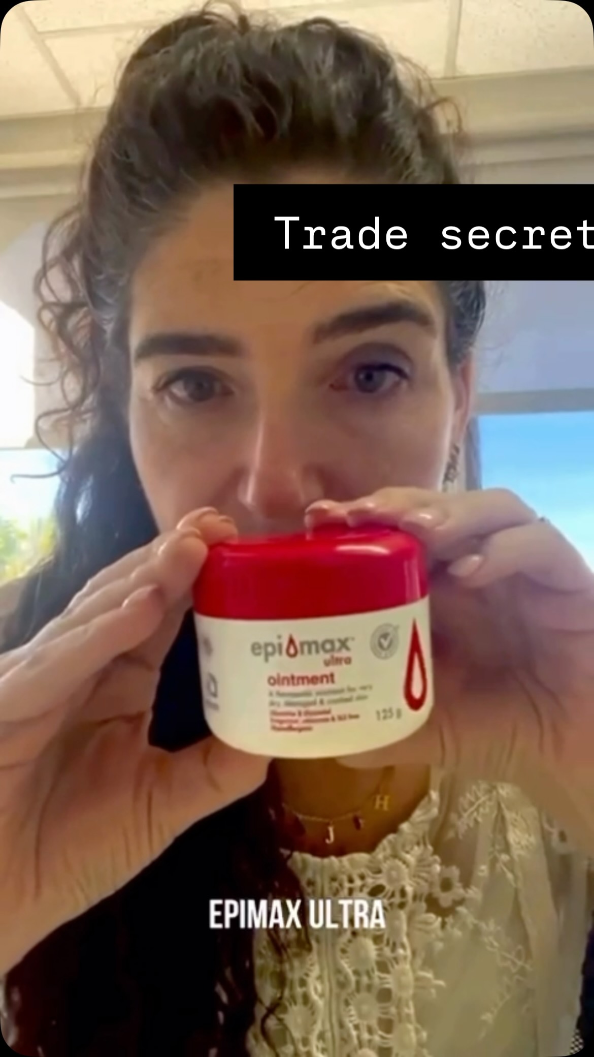 Eczema parents… gather round 👀
Here are a few of our ride-or-die eczema products from the allergy clinic ; plus a little “trade secret”
(Spoiler: it’s not the fancy one.)
1. Wash with Shower oil (@mustela_sa @biodermasouthafrica and @eucerin_sa make good ones )
2. For people who don’t love feeling greasy Bioderma Atoderm gel-crème is a miracle worker
3. @cerave_africa SA Smoothing cream is sooo good for keratosis pilaris
4. Last but not least- @epimax.sa Ultra Ointment is SA skincare’s best kept secret!
#eczema #skinmicrobiome #skincareroutine
Let us know if you want to know more favourites??