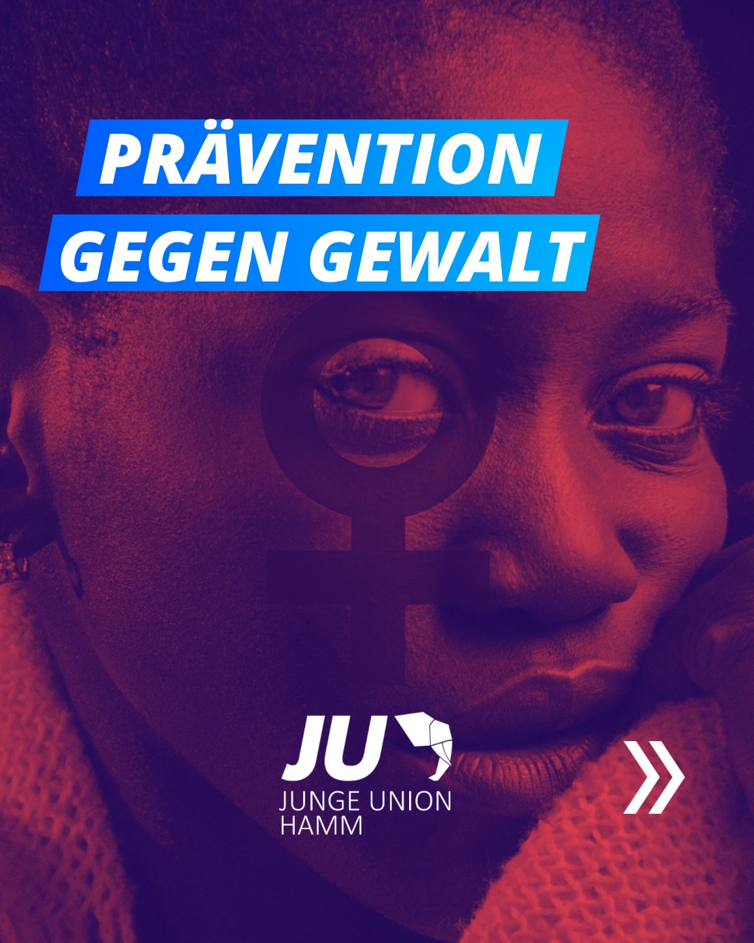 Die neue Dunkelfeldstudie „Lebenssituation, Sicherheit und Belastung im Alltag (LeSuBiA)“ von Bundeskriminalamt und Bundesministerien zeigt ein klares Bild: Gewalt betrifft Millionen Menschen in Deutschland – und sie bleibt oft unsichtbar.
Über 90 % der Gewalttaten werden nicht angezeigt. In (Ex-)Partnerschaften liegt die Anzeigequote sogar unter fünf Prozent. Besonders betroffen sind Frauen und junge Menschen. Frauen erleben häufiger schwere Verletzungen und größere Angst. Mehr als jede zweite junge Person berichtet von körperlicher Gewalt im Elternhaus.
Diese Zahlen zeigen:
Gewalt ist kein Einzelfall. Und Schweigen entsteht oft aus Angst oder fehlendem Zugang zu Hilfe.
Als Junge Union Hamm sagen wir klar:
Schutz darf nicht vom Zufall abhängen.
👉 Wir fordern für Hamm:
• den Ausbau und die bessere Sichtbarkeit von Beratungsstellen für Frauen und Personen in Not
• stärkere Präventionsarbeit an Schulen und in Jugendeinrichtungen
• klare kommunale Schutzkonzepte
• konsequente Unterstützung bestehender Einrichtungen wie dem Frauenhaus Hamm
Sicherheit muss vor Ort spürbar sein!
Wer Hilfe braucht, ist nicht allein:
📞 Hilfetelefon „Gewalt gegen Frauen“: 0800 116 016 (kostenfrei & rund um die Uhr)
#Hamm #MehrSchutz #Gewaltschutz #JungeUnion #sicherheitvorort