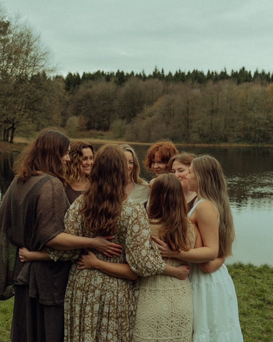 please, call upon the womb web, the mycelial network that connects you with the women there are, the women that were and the women that will be.
when it feels like your knees can’t carry you longer or when the ecstasy jolts every cell in your body. make that call.
i promise you, women are answering the call.
the global body of humanity & earth needs more women in their full embodied authority than ever before.
your greatest service to life is to inhibit yourself fully & move ruthlessly with love. to be a woman walking with an erect spine and soft heart & womb. 🗡️🫀
remembering your shape and place in the web of life.
that’s what my work serves.
that’s what i bet our future on.
overwhelming gratitude for this counsil of women. to remind me of myself and to share themselves with me.❤️ what a gift.
@rootedfemininewellness
@womenofshee
@deanamcguire.ie
@lucy_light.space
@dandelion_womenswellness
@clara_donovan
@akvilemacijauskaite
picture by the talented @kateflomurphy