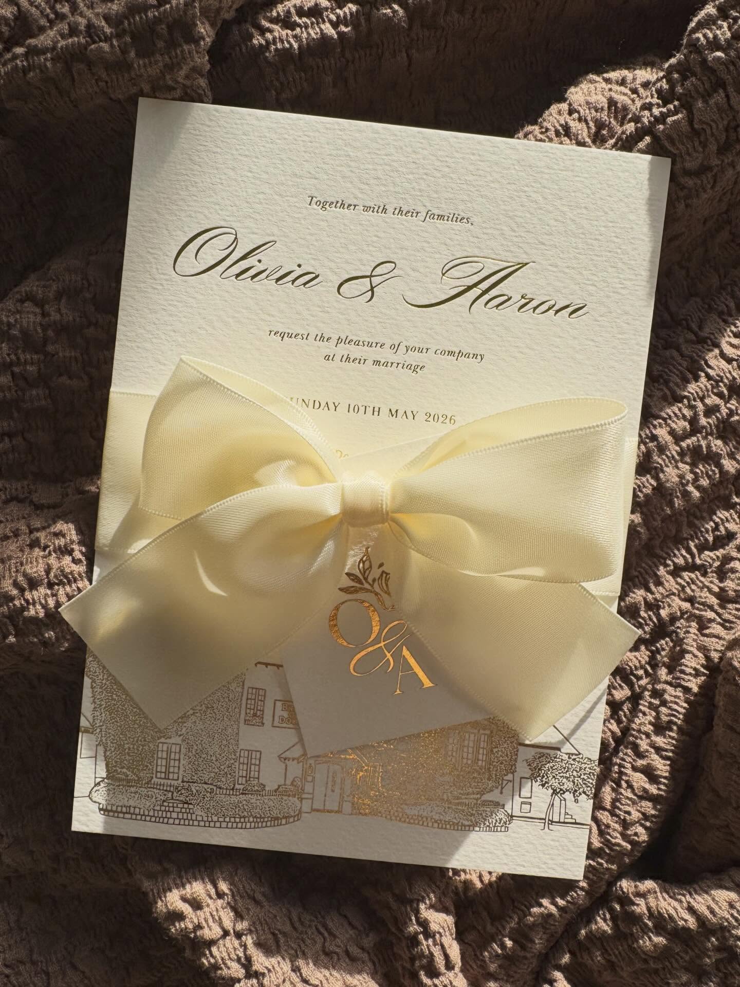 I’ve been waiting (and waiting… and waiting 😅) for a little burst of sunshine to do these beauties justice and it finally cooperated!
Gold foil really does speak for itself when it catches the light ✨
#weddingstationery #weddinginvitations #weddinginspiration #weddingdetails #2026bride