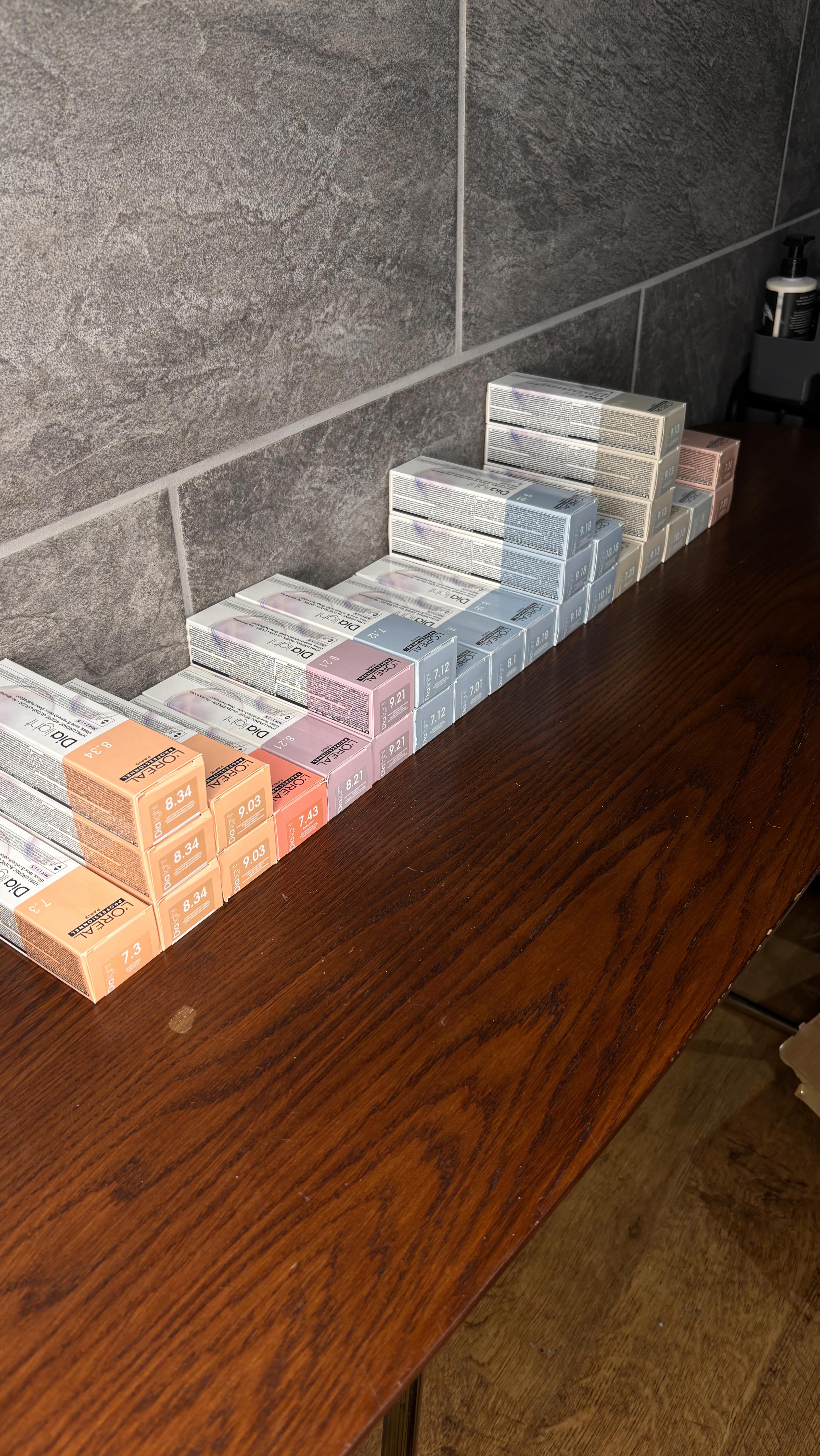 Who doesn’t love a bit of ASMR on a Thursday evening ❤️🔥
Unpack over £2000 worth of stock with me 😝
#loréal #victoriahairandspa #kerastase #bridgwater #asmr