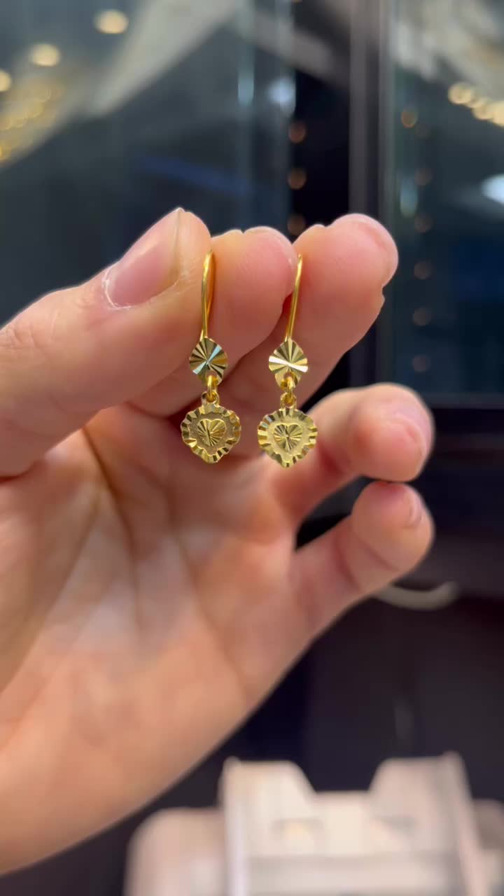 21 kt earrings #giftsforher #gifts #earrings #gold #اريزونا #arabicjewelry #middleeasternjewelry #arabicgold #مجوهرات #21ktgold #ذهب