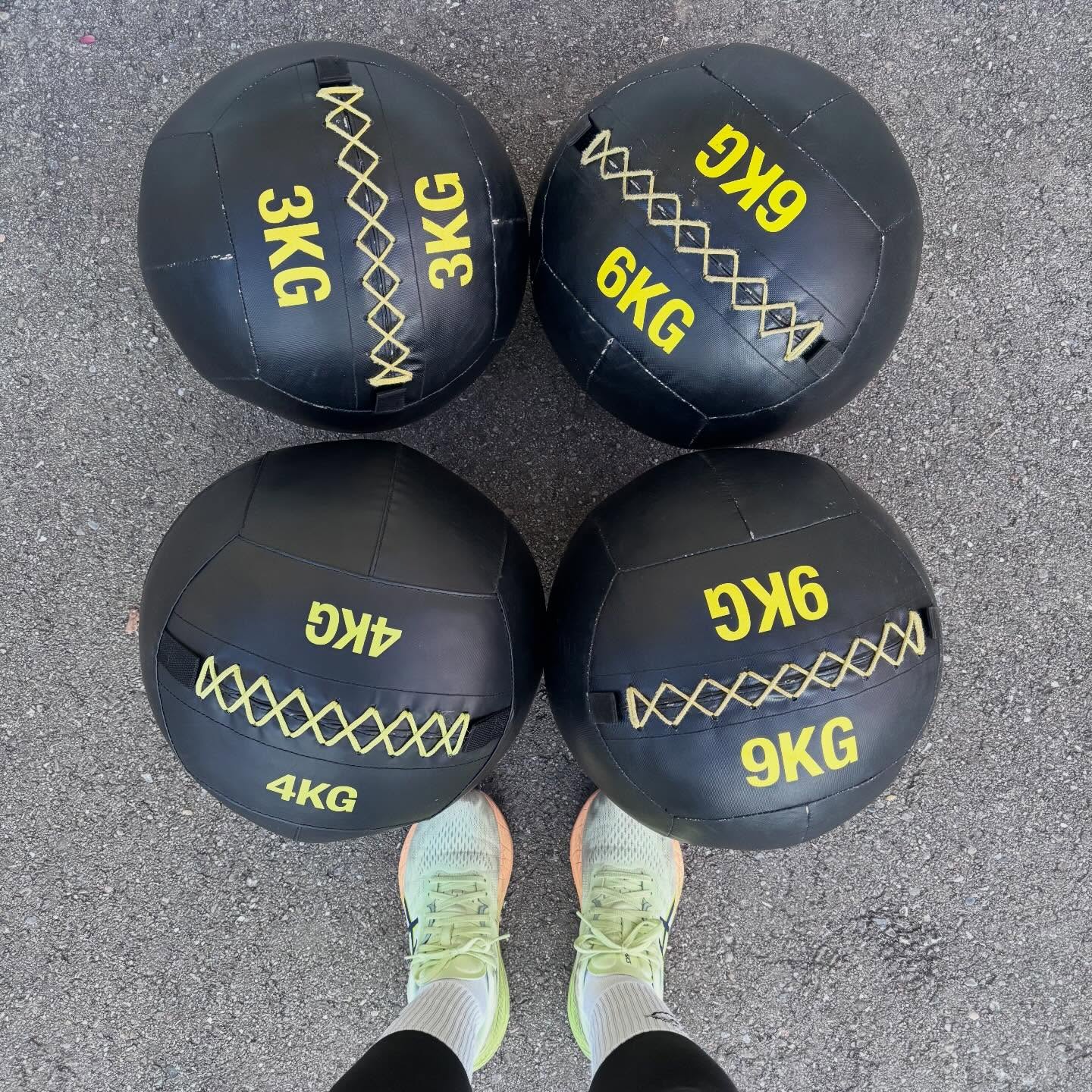 Frische Luft, klarer Kopf, starkes Mindset 🔥💪🤗Training unter freiem Himmel fühlt sich anders an 😉
#outdoor #bootcamp #sandball #nevergiveup