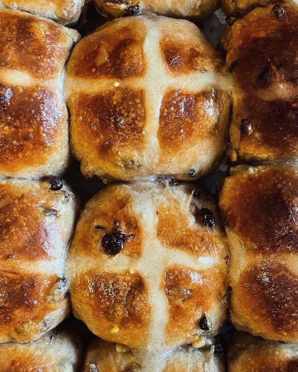 There’s nothing quite like the smell of toasted spice and sourdough in the morning. ☕️ 🥐🍞 (why is there no hot cross bun emoji?)
We’ve heard your requests, and we’re ignoring the calendar: Hot Cross Buns are BACK. Handcrafted by the legend at @the_bread_smith, these are the sourdough buns of your dreams.
Starting this Saturday, find them on our shelves every Thursday and Saturday.
Pro Tip: These go fast! Secure yours by pre-ordering at least 2 days before pickup. Your future self will thank you.
#ArtisanBread #SourdoughLove #ShopLocal #HotCrossBuns #Tonbridge