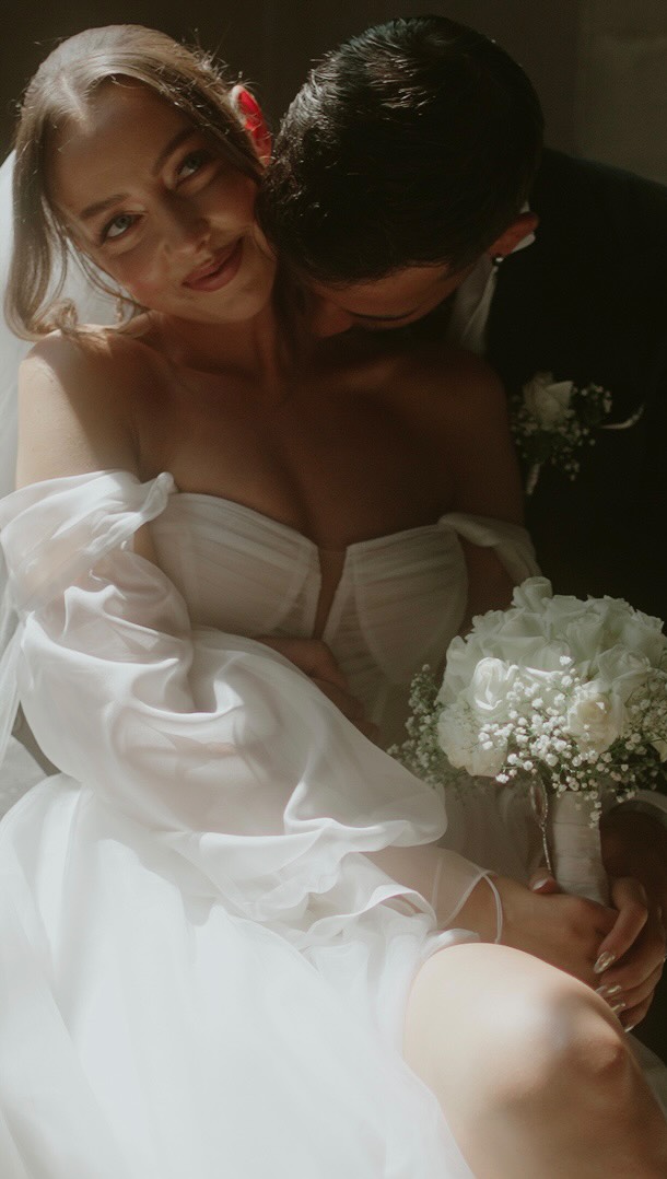 Ästhetische, cinematische Aufnahmen
eurer Hochzeit. 🎞️
Licht tanzt, Bewegung erzählt, die kleinen Augenblicke zwischen all dem Trubel, in denen man die Atmosphäre richtig spürt.
Ein Tag, der genauso aussieht, wie er sich angefühlt hat. ✨
Hochzeiten 2027 – Am besten jetzt anfragen. 💌
#hochzeitsfilm #cinematicwedding