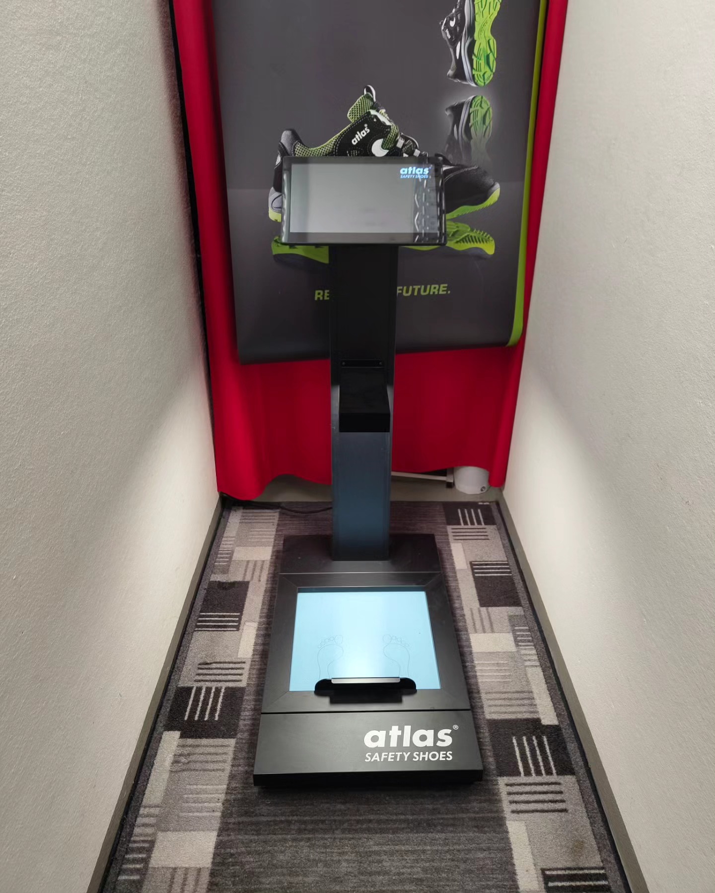 Präzision trifft Komfort: Mit dem Atlas Scan your Feet sorgen wir für die perfekte Passform! 👣✨ Ob bei der Arbeit oder im Alltag – die richtige Fußanalyse macht den Unterschied. 🏃♂️🦶
Dank modernster Technologie wird jede Fußform millimetergenau vermessen, um individuelle Lösungen zu finden. Erlebe den Unterschied selbst und gönn deinen Füßen die Aufmerksamkeit, die sie verdienen!
#Fußvermessung #AtlasTechnologie #PerfektePassform #KomfortStehtImFokus