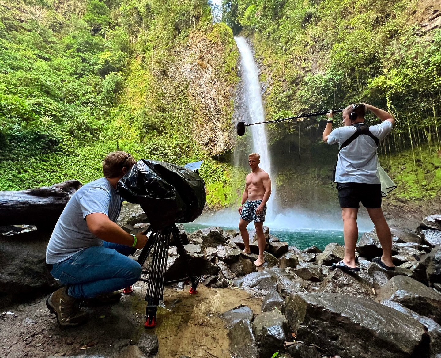 #tbt Throwback to filming a wildlife series in Costa Rica 🇨🇷 entitled “Animals of the Americas” 🦥 🐠🦎#crew #filming #costarica #broadcast #tv #video #bts