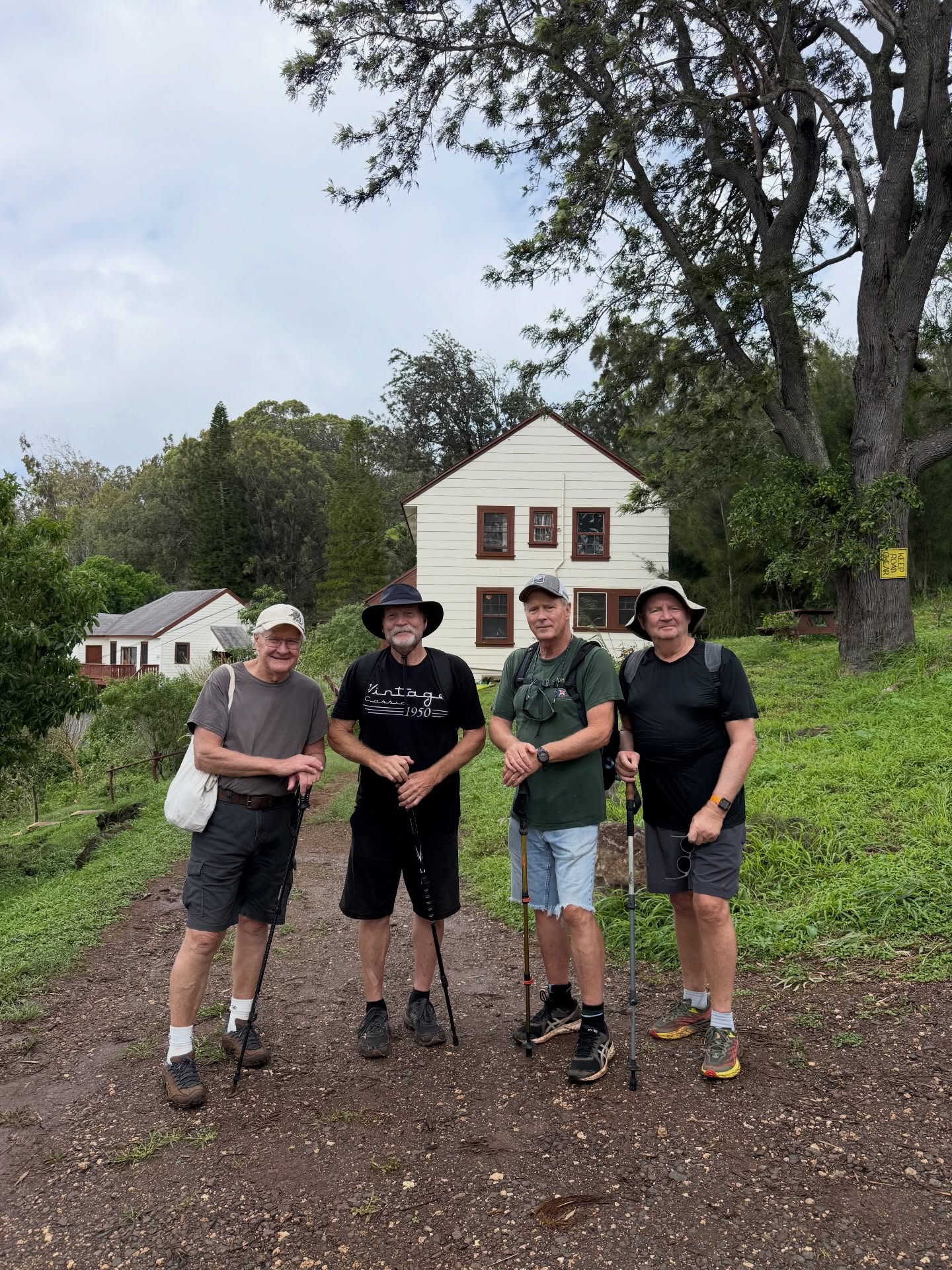 A day to reflect on leadership, service and the kuleana we all share to care for the places we love. Mahalo to everyone who spends their holiday on the trail, connecting to ‘āina, history, and each other.
Grab your crew, get outside and take in the views.
#hikinghawaii #hikingnanakuli #waianaeridge #trailtime #camppalehua