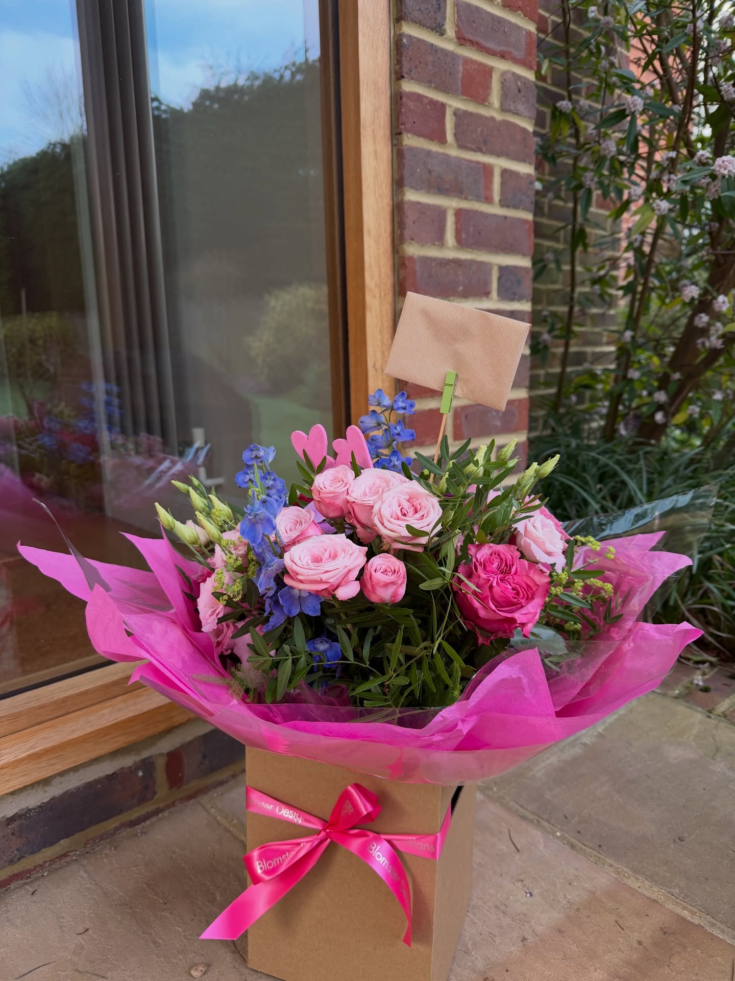 Today and tomorrow are all about celebrating with the one you love ❤️
Have you got flowers being delivered to you ???
#floralbouquet #valentinesflowers❤️ #blomsterdekoratör #surreyflorist #luxuryflowers