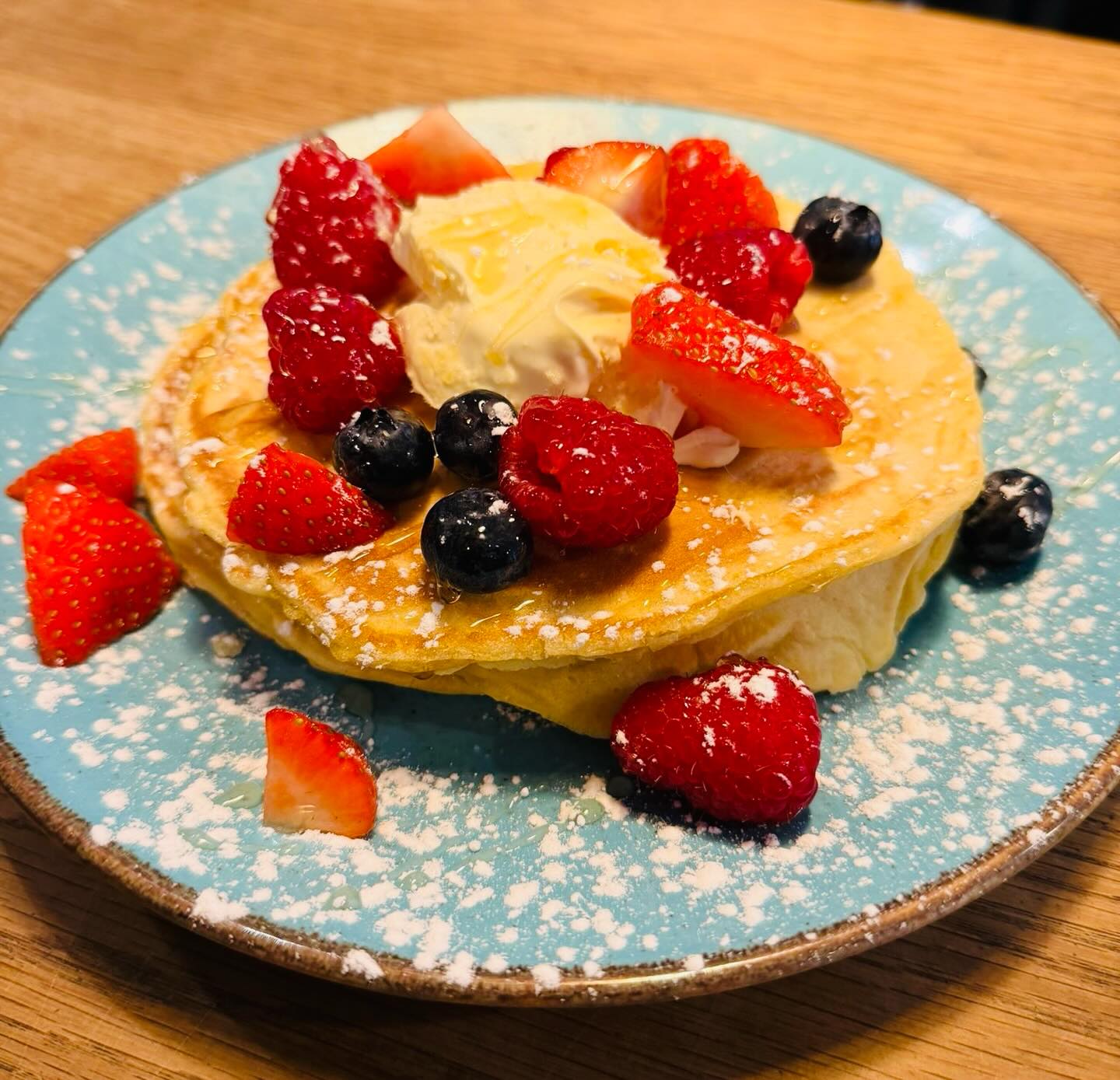 🥞 PANCAKES!!!🥞
We’re taking full advantage of the pancakeiest week of the year to trial some new recipe, bigger, thicker, homemade pancakes!
Available all day from this weekend, right through half term until Sunday 22nd Feb.
🍋 Classic Lemon & Sugar
🍓 Fresh Berries, Rodda’s Clotted Cream & Honey
🍌 Banoffee - Banana, Toffee Sauce, Caramelised Biscuit Crumb & Clotted Cream
🥓 Smoked Back Bacon & Maple
☕️ Enjoy any of the these with a regular hot drink for £12.50.
👧 🧒 And for the kids, single pancakes for just £4!
Choose from…
🍋 Lemon & Sugar
🍓 Berries & Honey
🍌 Banana & Toffee Sauce
ALL with squirty cream! 😋