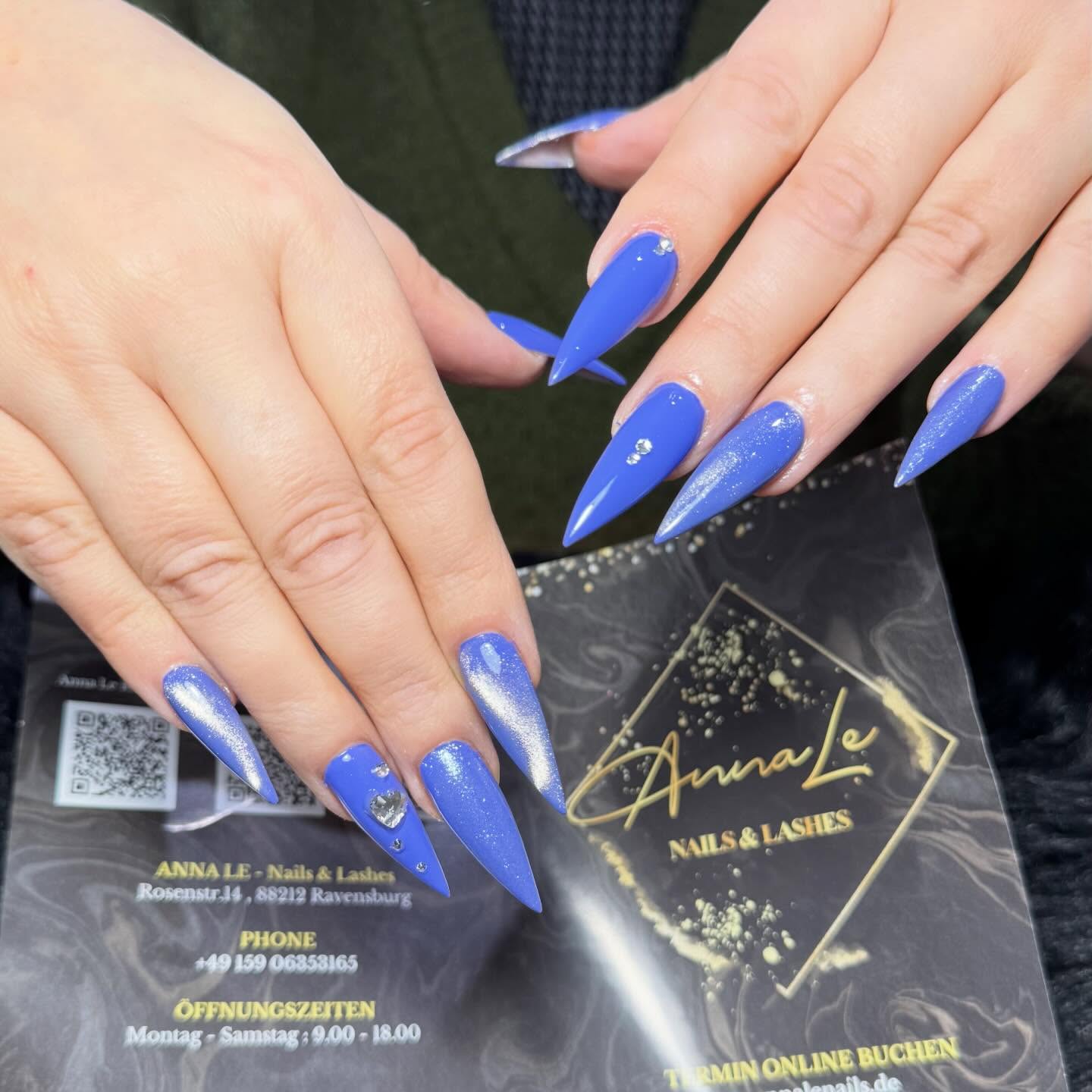 Happy Valentinstag 💌 #nails by Anna Le