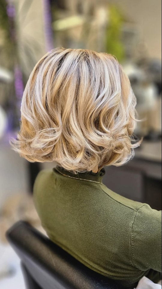 Fresh blond, fresh mood ✨
Manchmal braucht es nur ein kleines Update für den perfekten Glow 💫
#klagenfurt #friseur #blondhair #paulmitchell #lovemyjob
