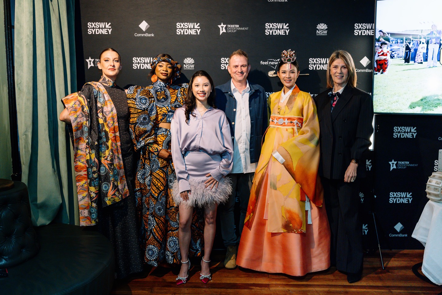 📸 2025 FOMA × SXSW MEDIA LAUNCH
A defining moment for fashion, culture and creative exchange ✨
The 2025 FOMA × SXSW Media Launch marked the beginning of a global conversation—where Fabrics of Modern Australia stepped onto the international stage, opening SXSW Sydney with a runway that celebrated diversity, storytelling and creative expression.
From media, designers and cultural leaders to creatives and collaborators, the launch brought together voices shaping the future of fashion and culture.
This is more than a moment.
This is FOMA on a global stage.
#FOMA #SXSW2025 #FOMAxSXSW #FashionWithPurpose #GlobalCreative #CulturalExchange
@sxswsydney @dfat @gandhicreations @ausfashioncouncil @tafensw @powerhousemuseum @aussieexport