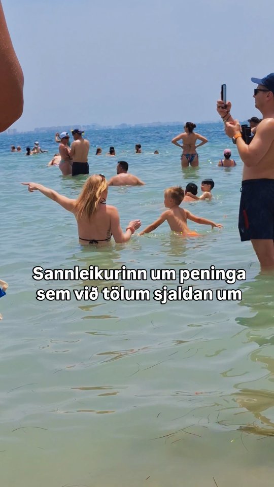 Við tölum mikið um tekjur.
Við tölum mikið um sparnað.
Við tölum mikið um agann.
En við tölum sjaldan um öryggi.
Margir halda að lausnin sé að gera meira.
En stundum er lausnin að gera minna – og byggja upp sjálfstraust og öryggi fyrst.