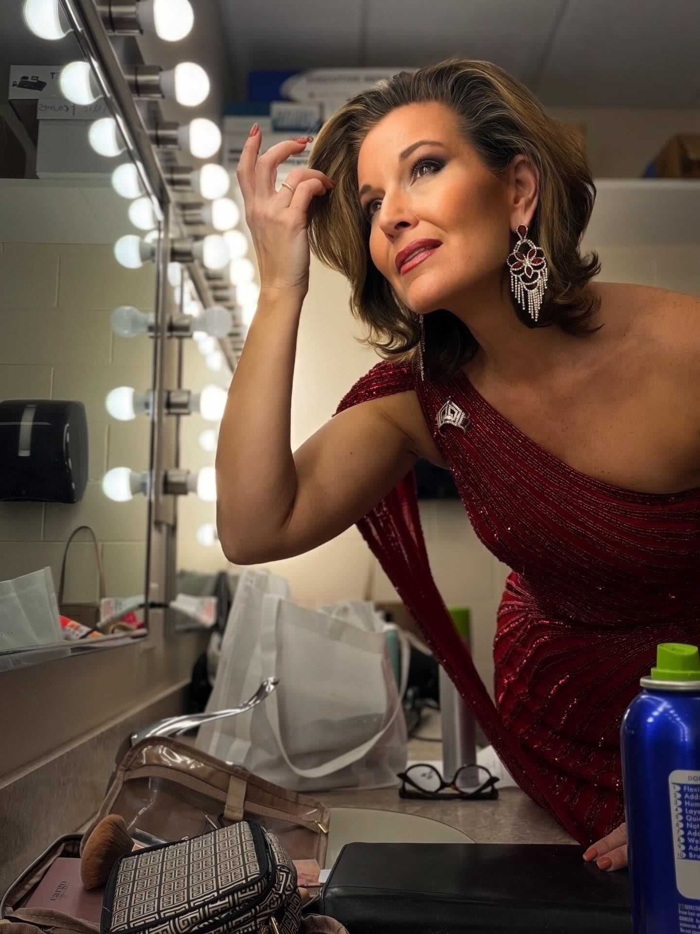 Mirror, mirror on the wall…So many wonderful memories had by all! I had such a great time at the Crowns & Gowns Weekend with my Miss Nebraska Family! More pics to come from an action packed weekend! Thank you to the @promshoppe , @missnebraskaorg and @gabriellagswift & @makinzie__marie__ for making it extra special:) ❤️.
#missnebraska #pageantsisters #mirrormirror #missamerica