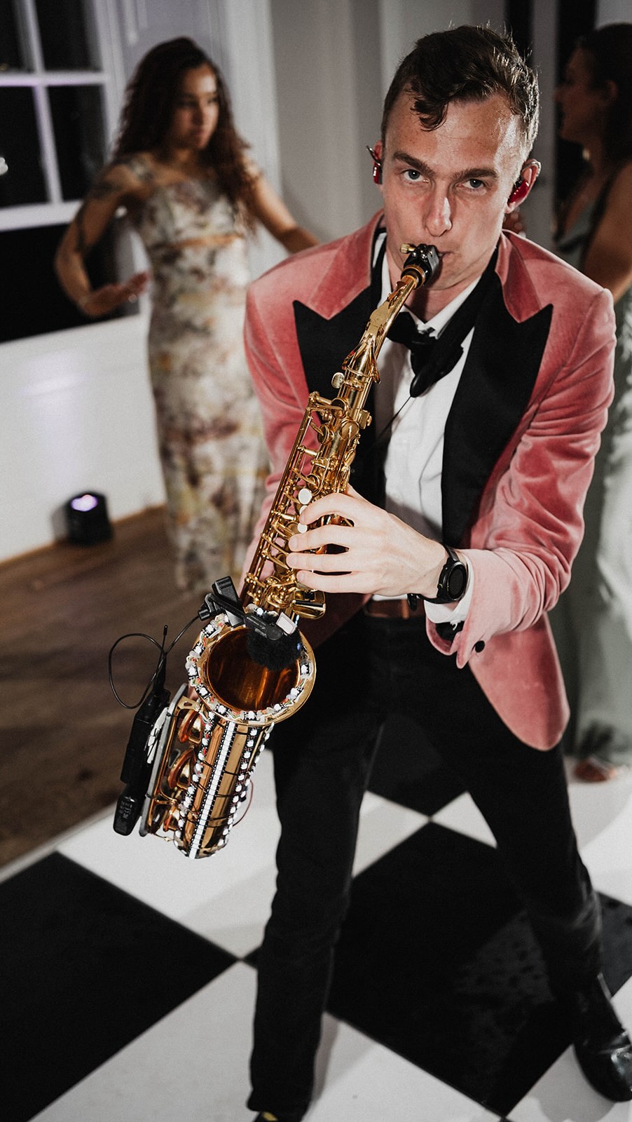 When the music hits just right.
Saxophones on the dancefloor.
Hands in the air.
Zero chance of an early night.
This is why entertainment matters — not just for the sound, but for the atmosphere it creates.
If you want a wedding evening that feels electric from the first beat to the last song… let’s chat.
#weddingdancefloor #weddingentertainment #ukweddings #weddingreception #partywedding