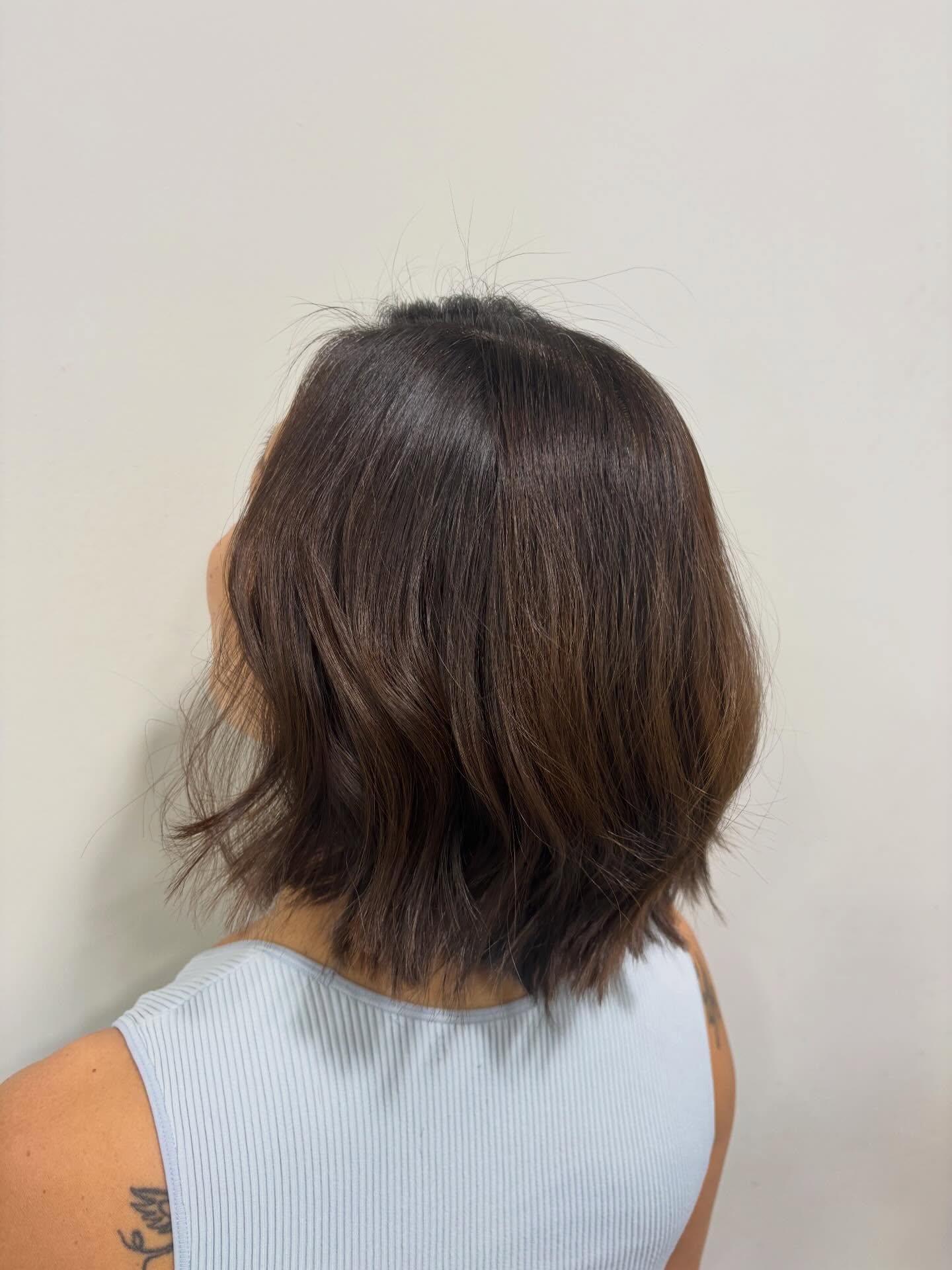 Alex’s client went for a new restyle 💇🏻♀️ SWIPE to see the before 👉🏻
We love these transformations… whether it’s a cut or colour change get yourself booked in with one of our stylists!!
Let’s see where we can take you on your hair journey for the year 🫶🏼
#restyle #newhair #metime #newhaircut #shorthair