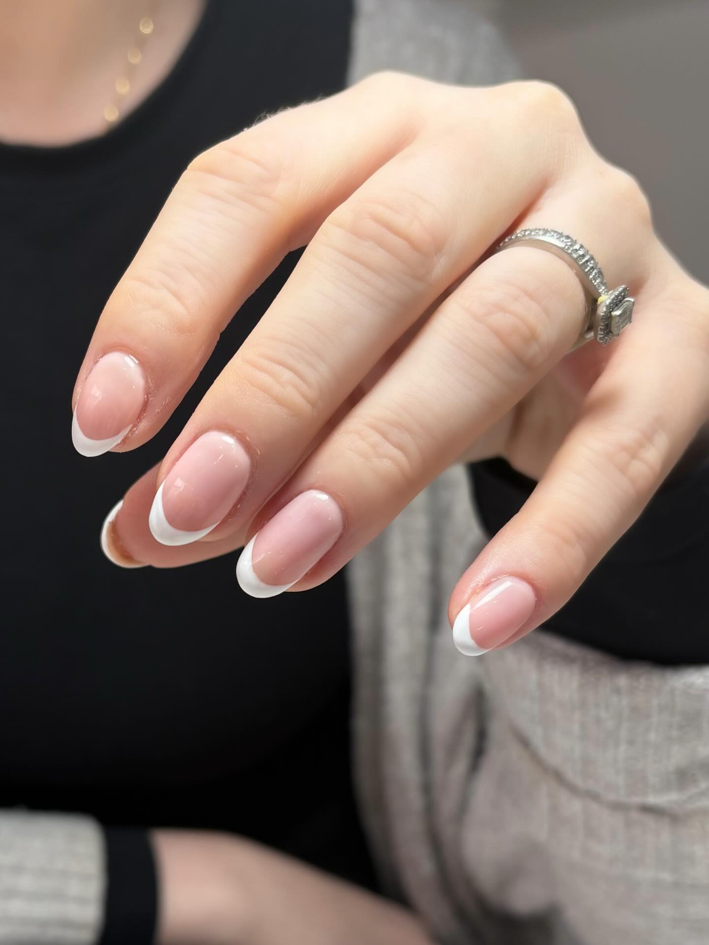 Can’t beat a French 🤍
@twenty.pro.official Elle
#walsall #walsallnails #twentypro #frenchmanicure