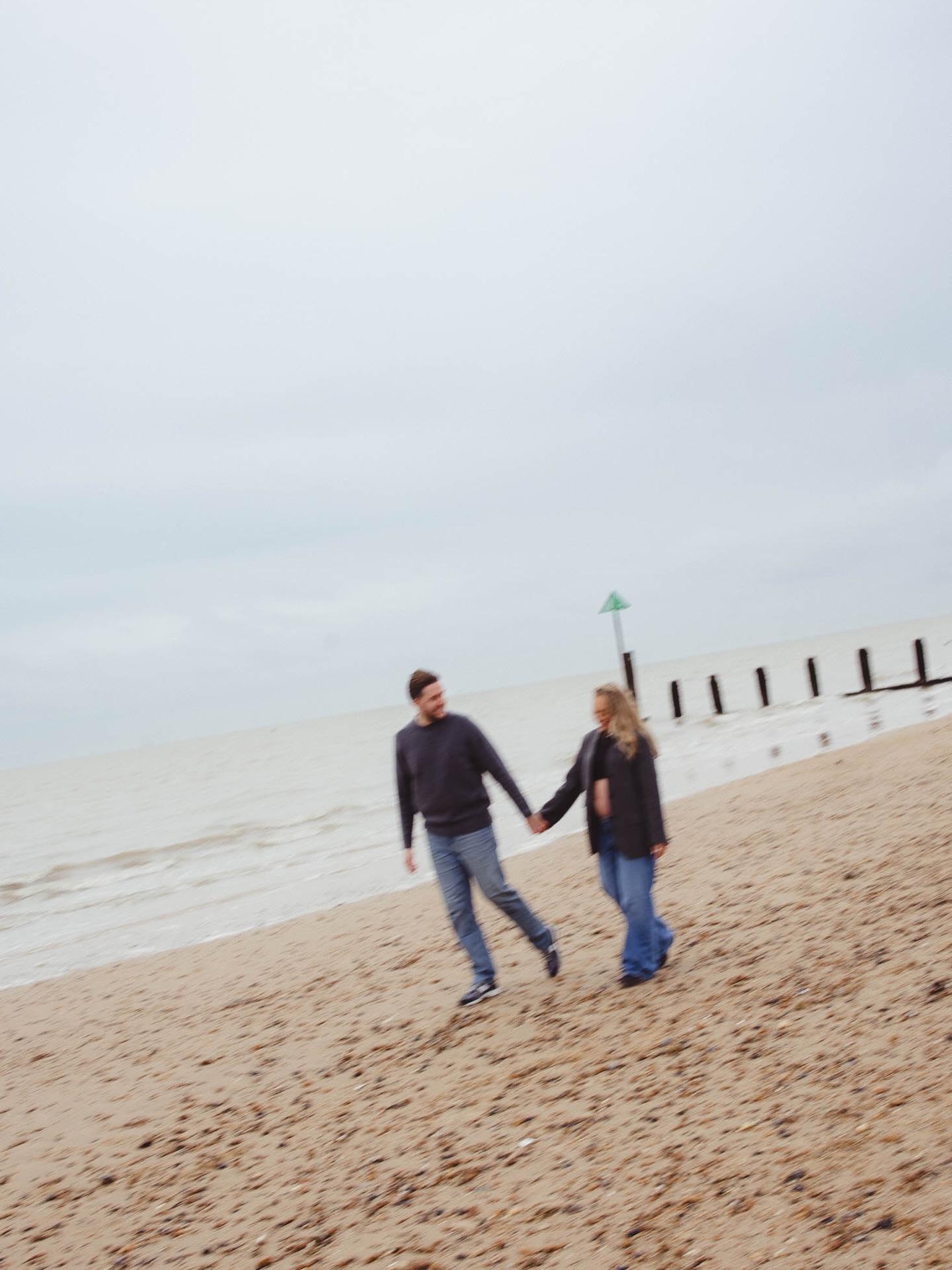 Controversially… I’ve never been a fan of the dutch tilt hype.
There’s just something about an uneven horizon that makes me feel slightly on edge. Like I need to straighten it immediately!! 🤣
But this client specifically asked for a couple alongside some movement and blur shots. And honestly? I think I might be converted.
There’s something about it that feels raw. A little editorial. Slightly unpolished in the best way 🤍
You might start seeing a few more of these creeping into galleries from now on…
Tell me honestly. Love it or leave it?