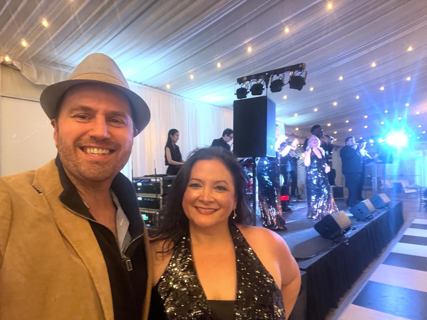 The Yazz events showcase at Galleria was wonderful and lots of couples came out to preview the band. Immediately following we went to the Dart Collective dj mixer at a bowling alley nearby. Always great to see other local event pros ππΆ