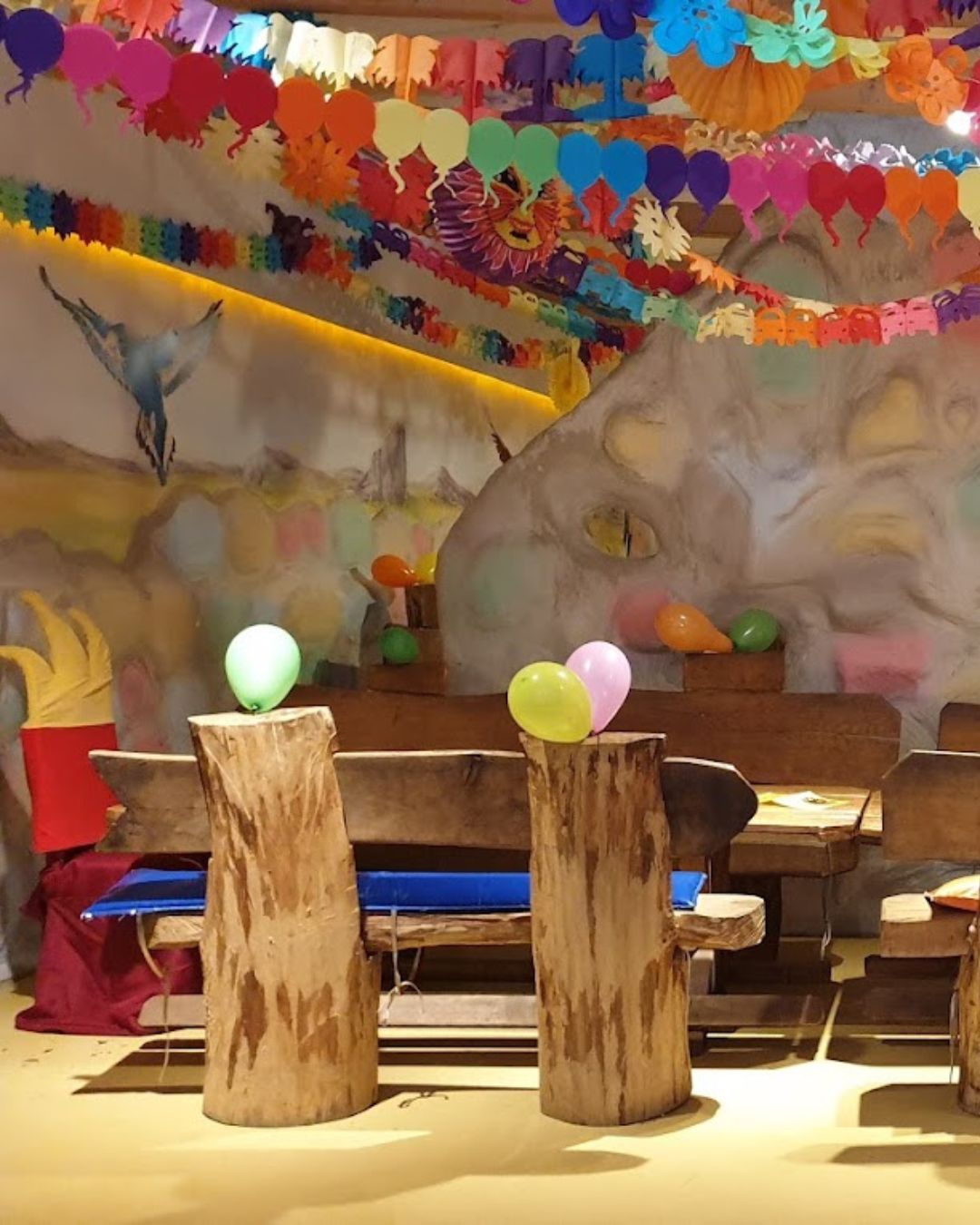 Feier ohne Stress - wir kümmern uns! 🎉 Kindergeburtstag im Molli Bär Spielpark: In den Molli Bär Höhlen oder auf der Rennbahn mit leckeren Gastronomie-Paketen. Du planst, wir organisieren - bei jedem Wetter dank unserer Indoor-Flächen 😊
Die Kind erleben ein maßgeschneidertes Abenteuer, du gewinnst Zeit zum Genießen. 🎈
Was darf nicht fehlen auf der Wunschliste deines Geburtstagsstars? 👇 #Molbergen #Kindergeburtstag #Familienzeit #MolliBär