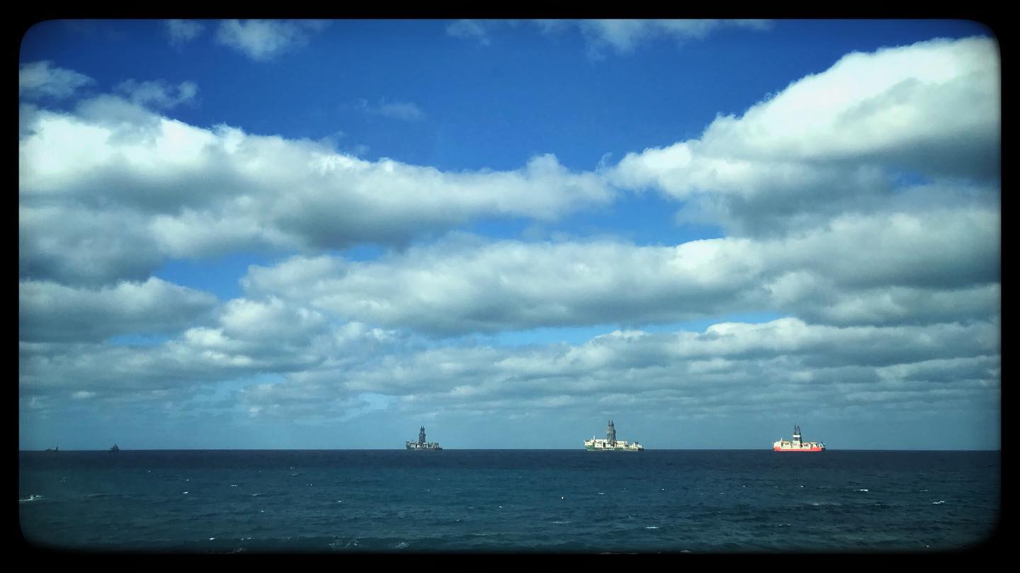 Después de rodar en Ghana y Bruselas toca Las Palmas de Gran Canaria. After shooting in Ghana and Brussels. Now it’s time to shoot in Las Palmas de Gran Canaria. #blackbeachfilm #daniparri #gaffer #gafferlife #laspalmasdegrancanaria #shootinglife #vivirrodando #lightingcrew #lovelights #filming