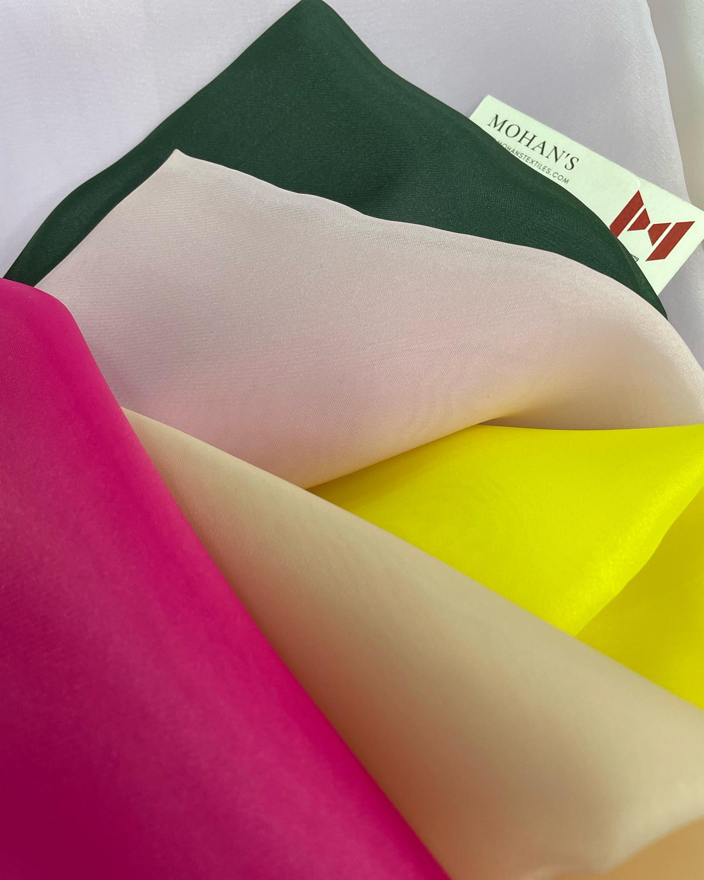 With its sheer, flowing texture and lightweight feel, our organza fabric is perfect for layering and adding dimension to your designs. WhatsApp or📞-043536191
050-6454762 for any enquiries to order.
.
.
.
.
.
#wholesalefabrics #retailfabric#textilecity#burdubaitextilesouk #deiratextilmarket #abudhabhitextile #organzafabric #satindress #colorfulfabric #lightwieghtfabric #fabricfordecorations #eventdecor #furoshikiwrap