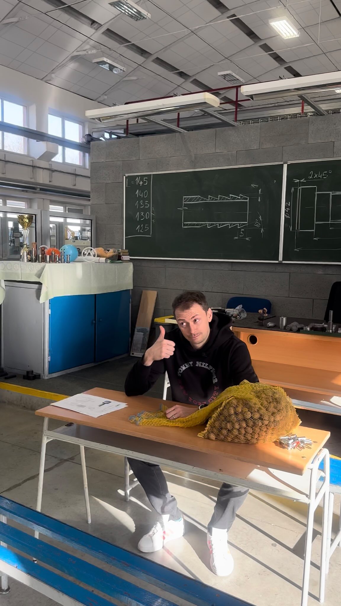U nás na Kanadě si každý přijde na to své. Máš-li blízko k technologiím, strojnictví nebo by ses rád věnoval 3D modelování, najdeš u nás výuční obor Obráběč kovů nebo Strojní mechanik. A pokud si věříš také po studijní stránce, čeká na tebe maturitní obor Mechanik strojů a zařízení s 3D modelováním. Podej si přihlášku, dokud je čas! ⚙️