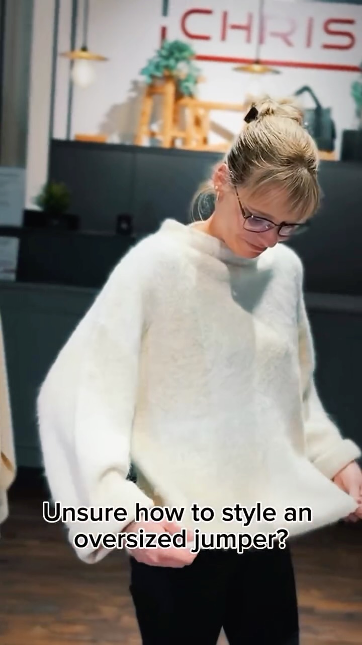 Nicht happy mit dem Sitz deines weiten Pullis? Dann probier doch mal diesen #easyfashionhack aus!
Also nichts wie speichern 🗃️
#chris #chrismode #fashion #instafashion