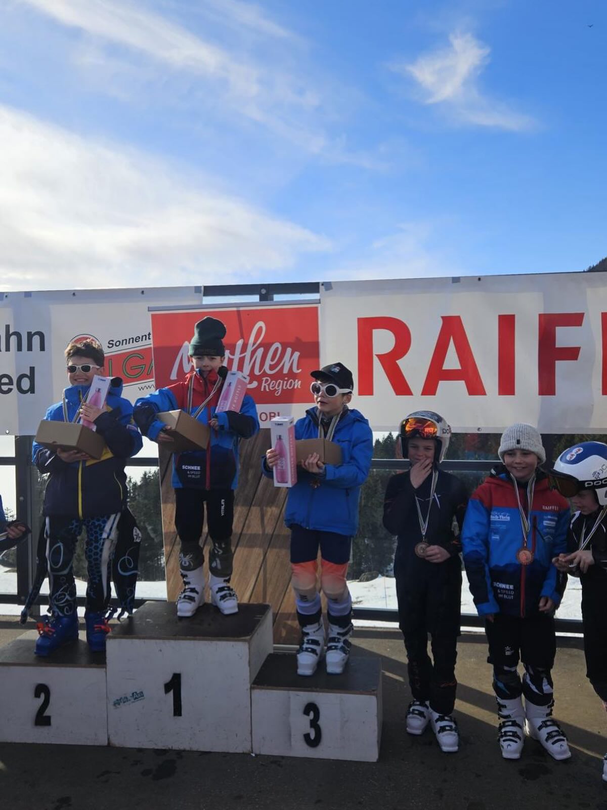 Sieg beim Zwäcken Kids Race! Matteo gewinnt 🥇💪💪den GS in zwei Läufe der Kategorie U10!
Weiter Top Ten Platzierungen:
K U10:
6. Elia
M U12:
10. Isabella
K U12:
7. Raoul
8. Robbie
9. Elia
