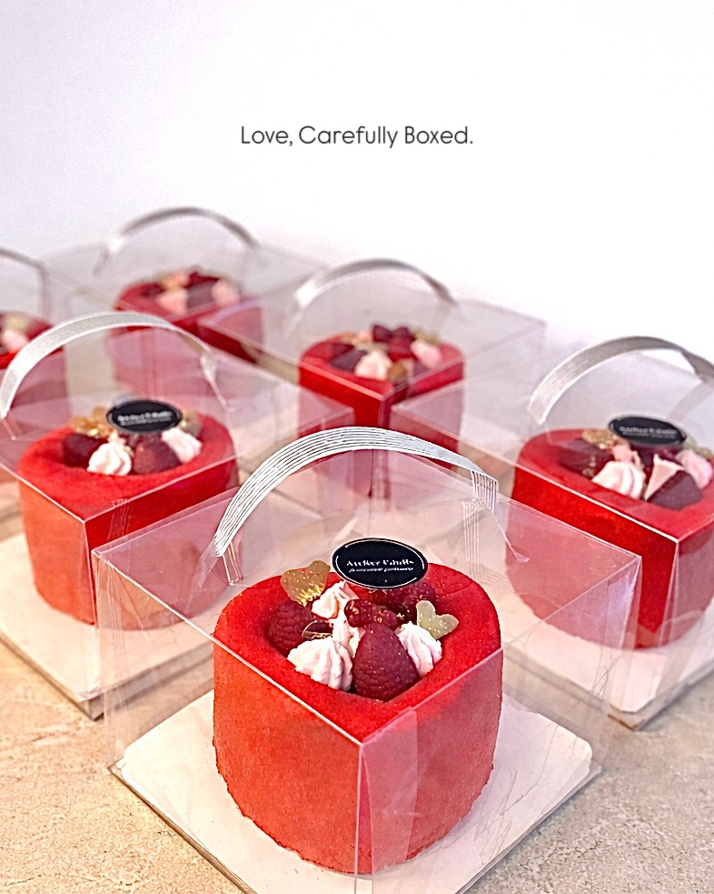 Love, carefully boxed.
Every Valentine’s cake that leaves my kitchen is crafted with intention, detail, and heart.
From packaging to the final slice — each one made to be remembered.
Thank you for trusting my kitchen with your special moments. 🤍
#ValentinesCollection #PremiumHomeBakery #MadeWithIntention #valentijndenhaag #thehaguefood