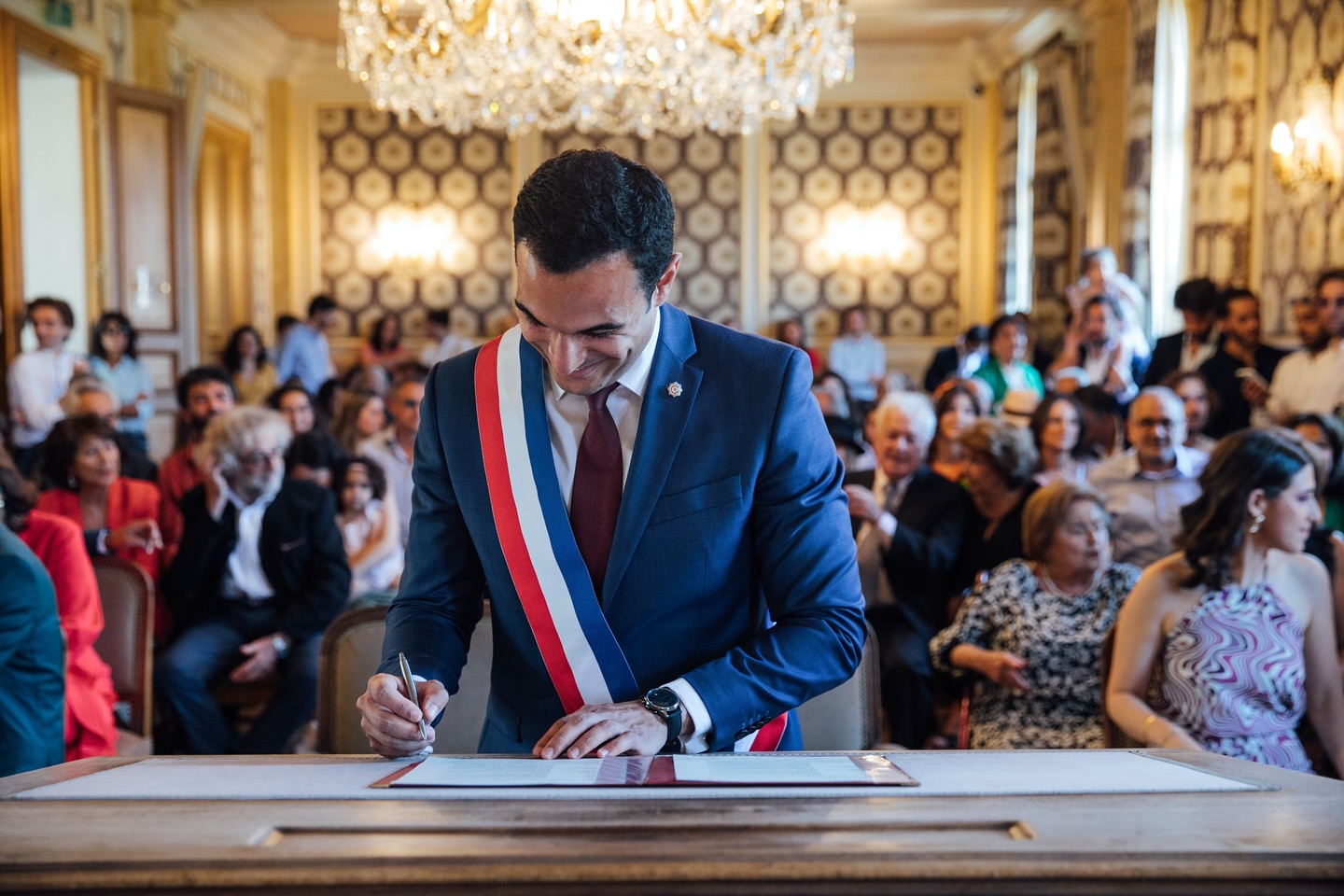 À tous les Levalloisiens que j’ai eu l’honneur de marier, je vous souhaite une très belle Saint-Valentin. 💛💍
Que votre amour continue de faire battre le cœur de notre ville.
#levallois #amour #saintvalentin