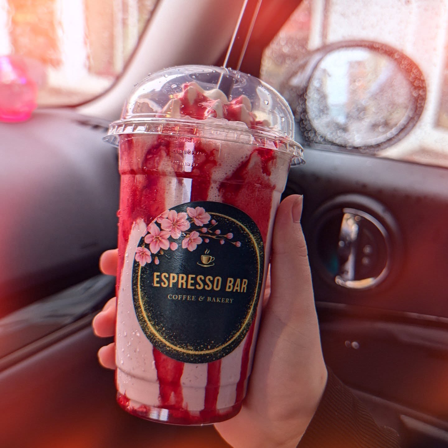 Yummy after school drinks from @espressobar.ansbach 🍓
#espressobaransbach #strawberryfrappe #drinkstagram
