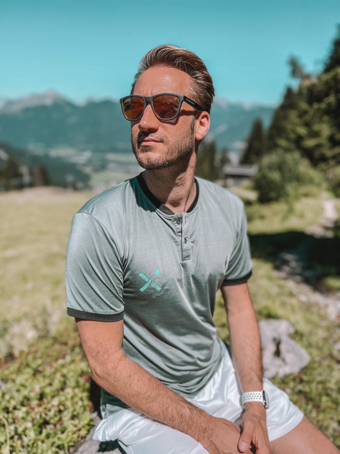 Wer heute schwitzt investiert in die Gesundheit von morgen 💪🏼
Anti Aging ist mir zu „gegen etwas“. Ich bin lieber für etwas. 🤍
Bewegung schickt unsere Mitochondrien, die kleinen Kraftwerke, auf Wanderschaft und hält sie fit 💦👣
Genau die brauchen wir, um auch im hohen Alter stark, voller Energie und wirklich da zu sein ✨
#gesundheit #mitochondrien #longevity #hiking #prävention