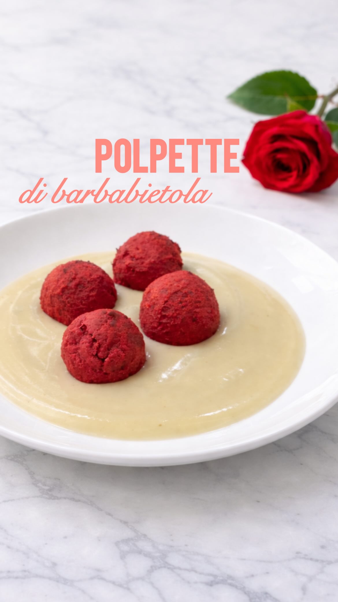 ❤️ Polpette di barbabietola su crema di cavolfiore, il secondo piatto facile e veloce perfetto per San Valentino ❤️...ma anche come cena veloce per ogni occasione
Rosso intenso della barbabietola + bianco della crema di cavolfiore: un effetto scenografico che ricorda i colori della red velvet 😍
Un’idea originale, vegetariana e super cremosa, pronta in pochi minuti!
📝 Ingredienti per circa 30 polpettine
• 200 g barbabietola
• 25 g parmigiano
• 15 g cipolla o scalogno
• 100 ml latte
• 1 uovo
• 130 g farina di riso
• 30 g pangrattato
• 3 g lievito alimentare in scaglie
• Sale e pepe q.b.
👩🏻🍳 Procedimento
Frullo la barbabietola insieme allo scalogno fino ad ottenere un composto liscio.
In una ciotola mescolo prima gli ingredienti liquidi, poi unisco le polveri.
Aggiungo la barbabietola frullata e amalgamo tutto fino ad ottenere un composto omogeneo. Regolo di sale e pepe.
Formo delle palline e le dispongo nella friggitrice ad aria.
Cuocio a 220 gradi per 8 minuti. Potete anche cuocerle in forno o in padella.
Lascio intiepidire e impiatto su una vellutata crema di cavolfiore per un contrasto cremoso e delicato.
Scrivi CAVOLFIORE nei commenti per avere la ricetta della crema! 👇
Se ami le ricette in friggitrice ad aria, ricette vegetariane facili e secondi piatti veloci, seguimi: qui trovi solo idee semplici, veloci e d’effetto 💕
#ricettefacili #valigiainfarinata #ricettevegetariane #sanvalentino #backinspiratiοn
ricetta salva cena
secondo piatto pronto in 10 minuti
polpette croccanti fuori morbide dentro
ricetta effetto wow facile
cena romantica fatta in casa
idea originale per san valentino
ricetta vegetariana che conquista tutti
polpette senza carne facili
ricetta colorata scenografica
piatto rosso perfetto per san valentino
ricette veloci da salvare
ricette semplici ma d’effetto
cucina facile per tutti
ricette furbe per la settimana
ricetta light ma gustosa
friggitrice ad aria ricette facili
ricette che diventano virali
piatti belli e buoni
comfort food vegetariano
ricette da provare subito